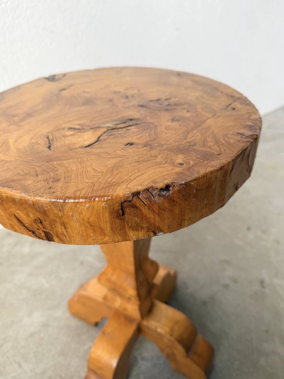 Tabouret artisanal en orme, art populaire