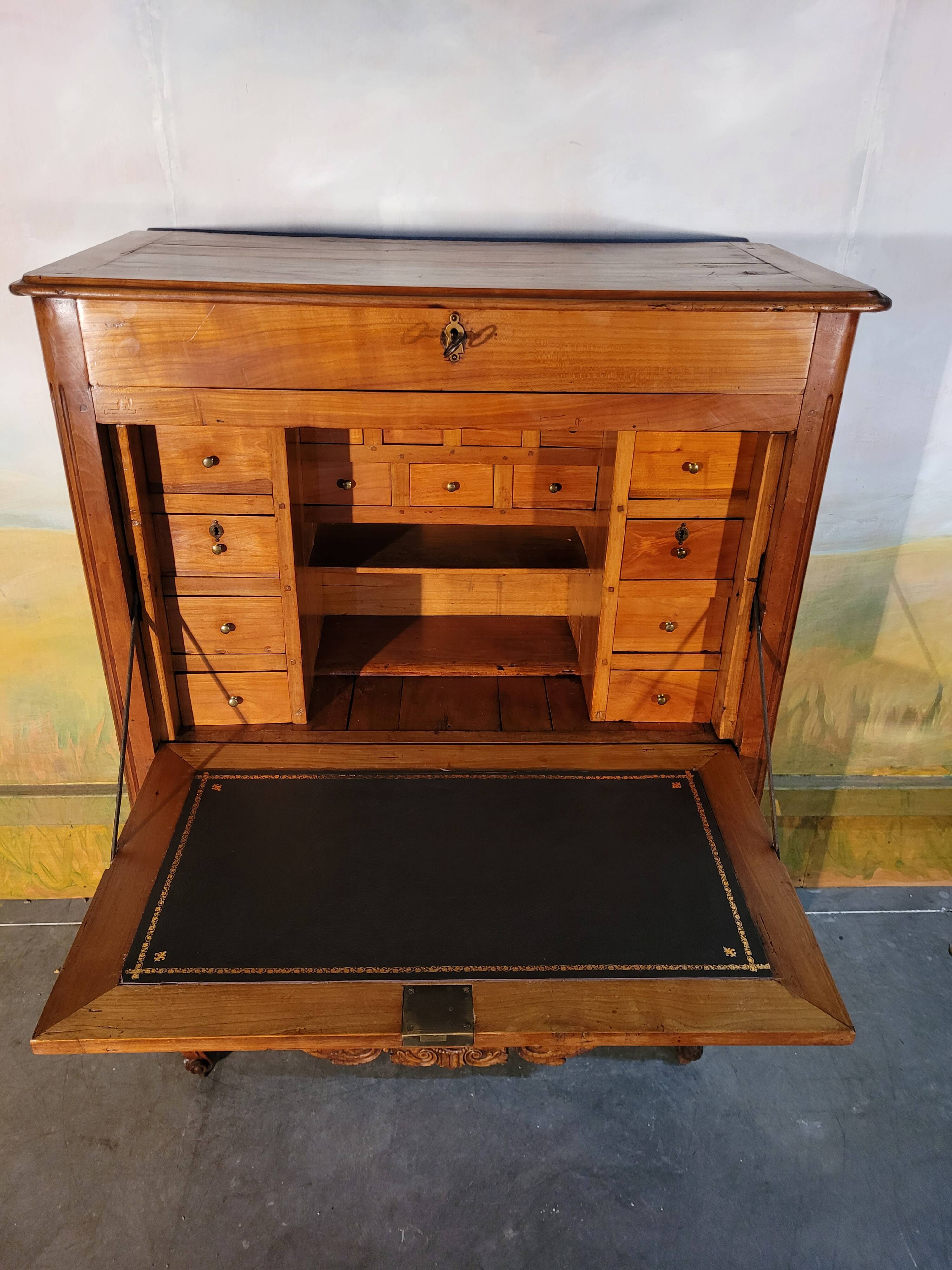 Secrétaire époque Louis XV en merisier massif