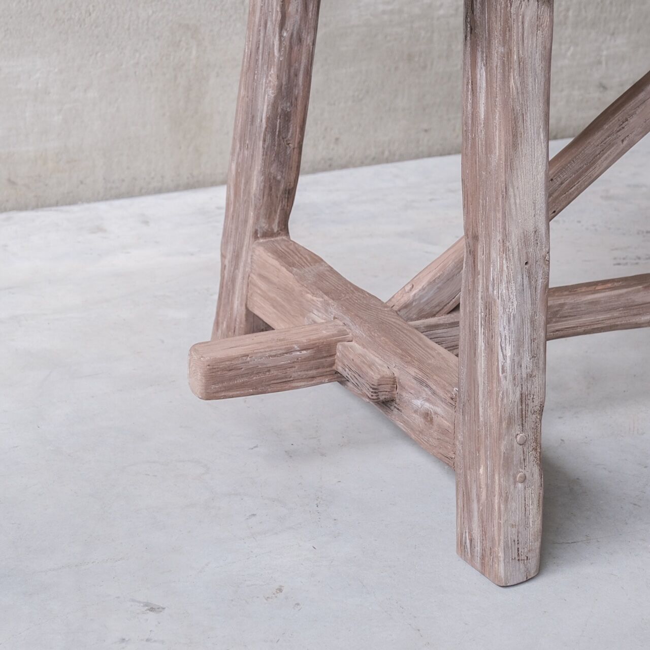 Console en pin teinté Belgique