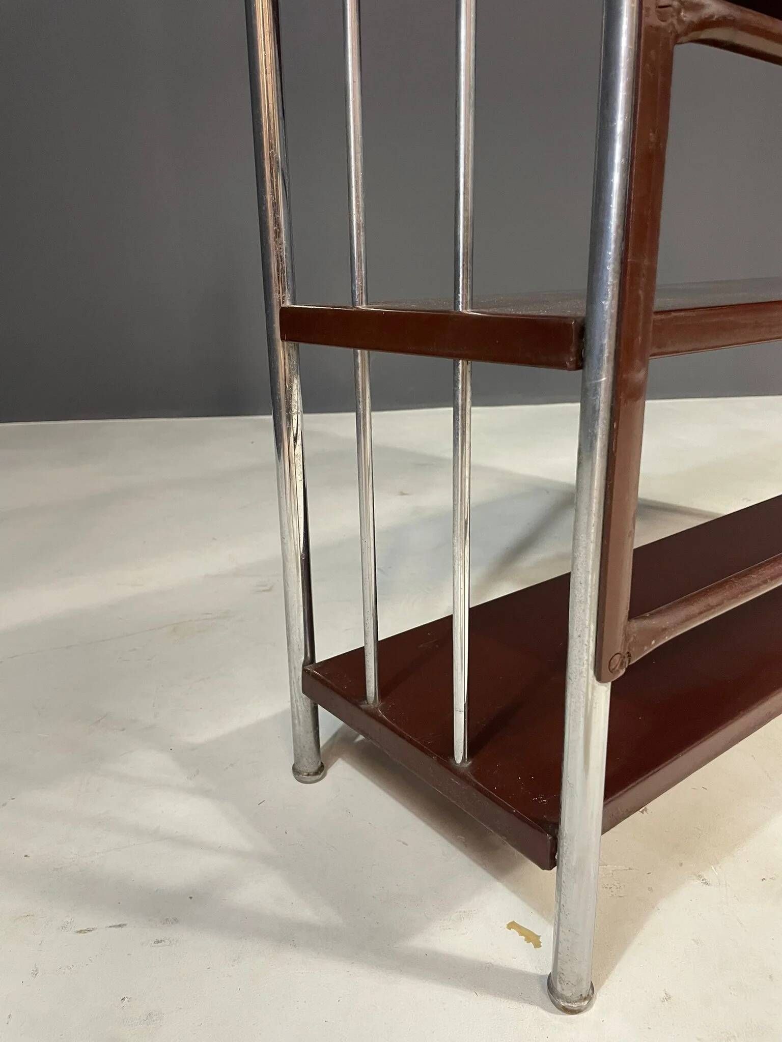 Chromed Bauhaus shelf in bent steel and sheet metal, Europe 1930s