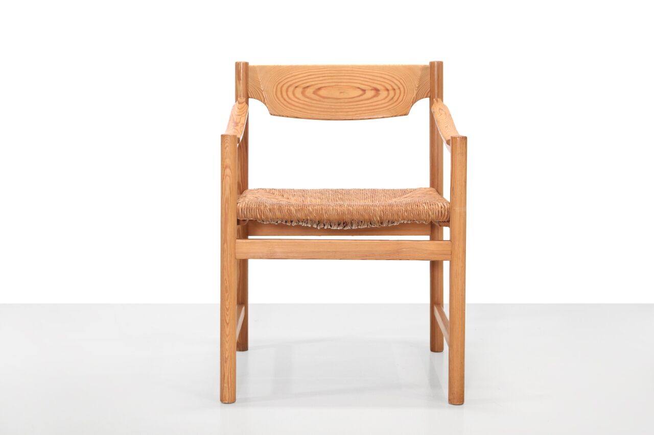 Chaise en bois de pin avec accoudoirs