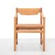 Chaise en bois de pin avec accoudoirs