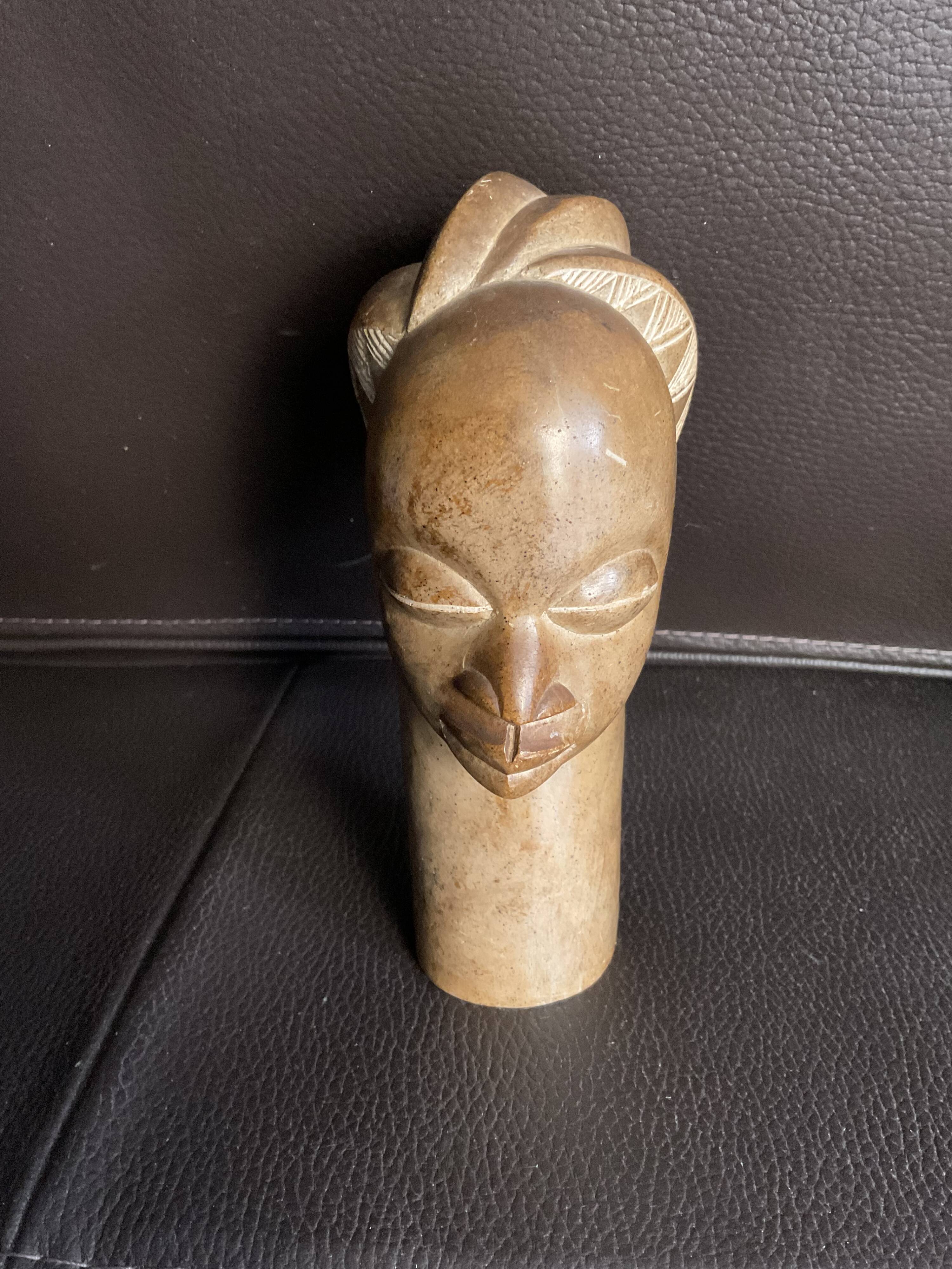 Figurine m’bigou sculptée