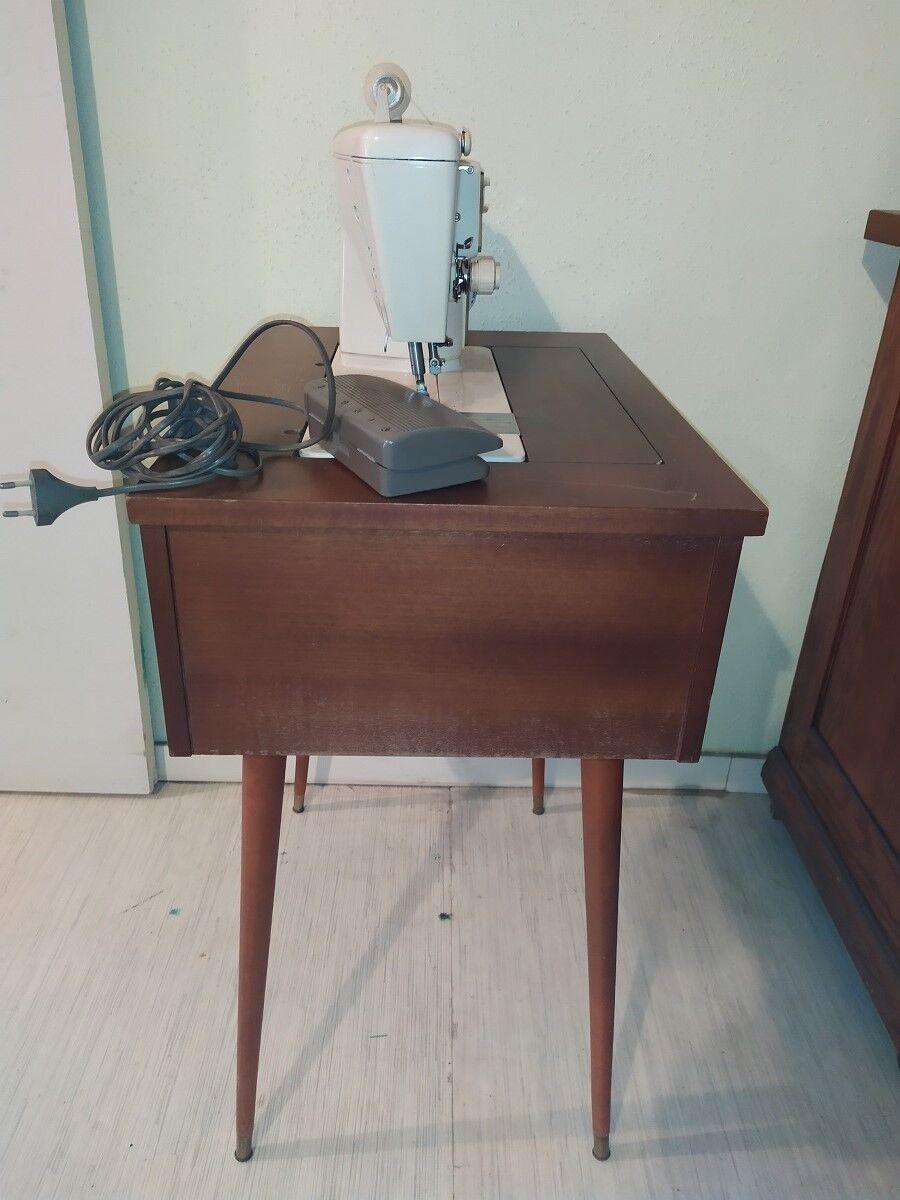 Furniture singer 700 and sewing machine