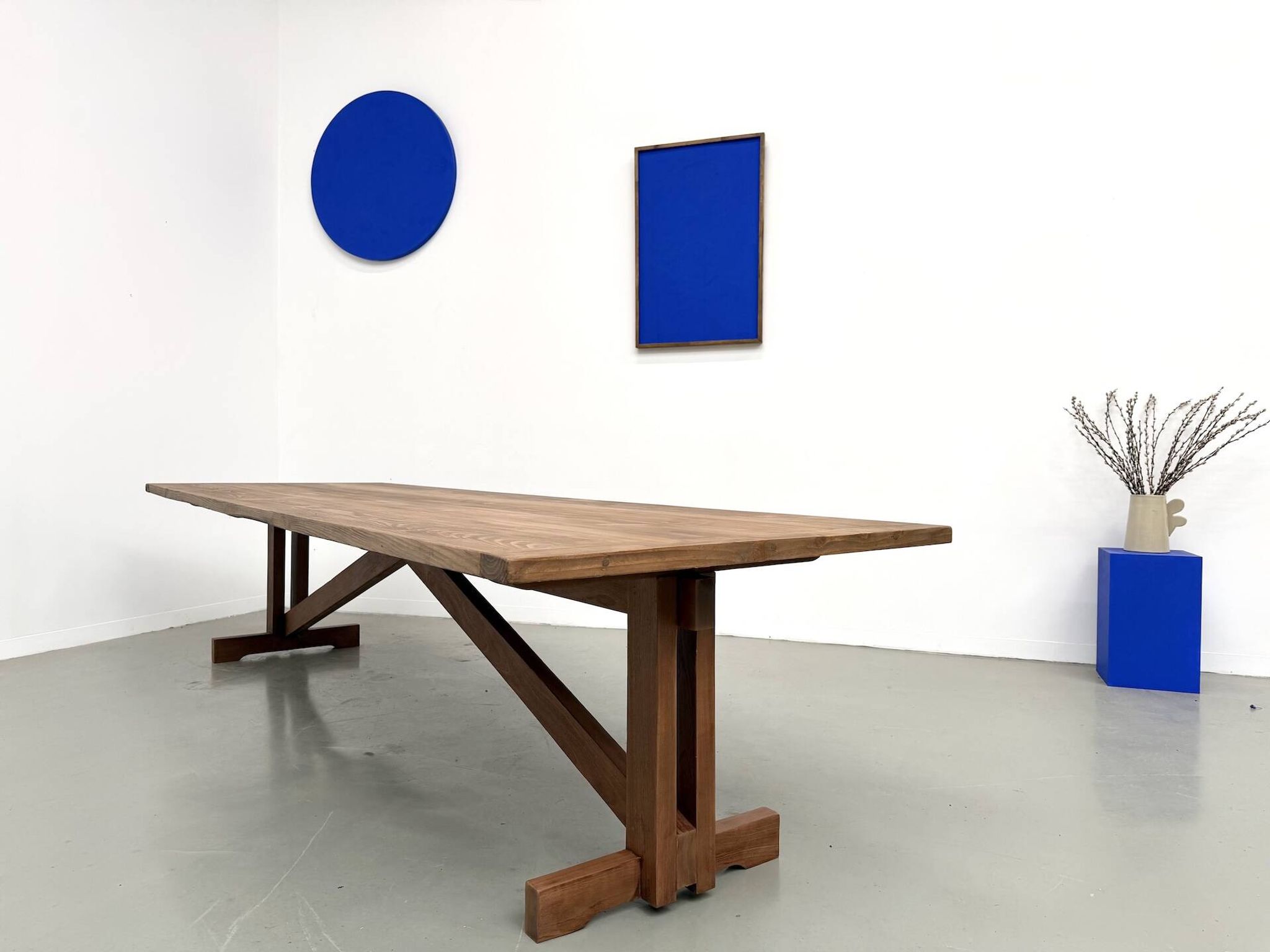 Refectory table in solid pine and beech, with X-shaped legs.