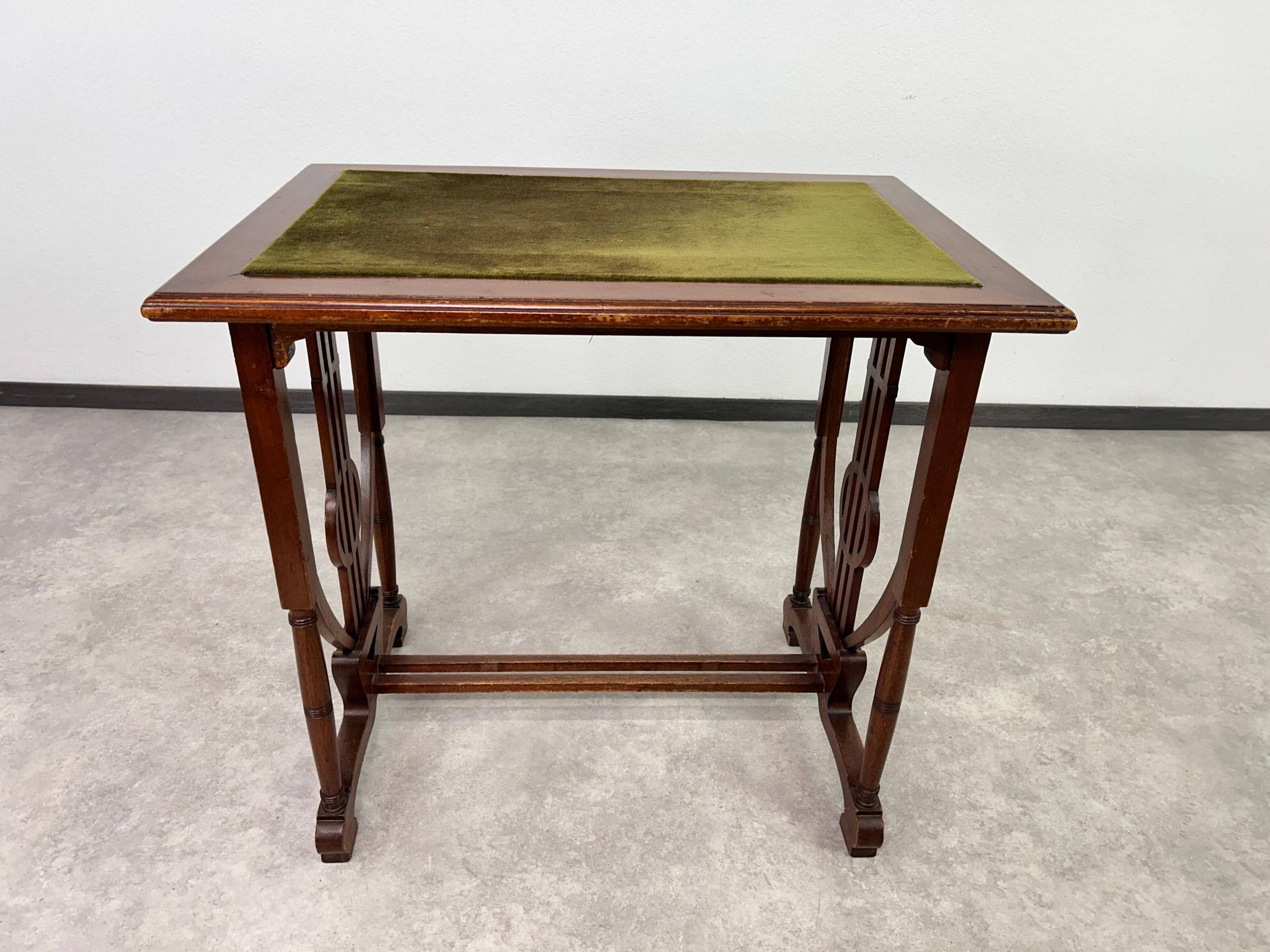 Very rare group of seats from the Vienna Secession.