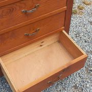 Vintage 1950s chest of drawers with tapered legs and 5 drawers.