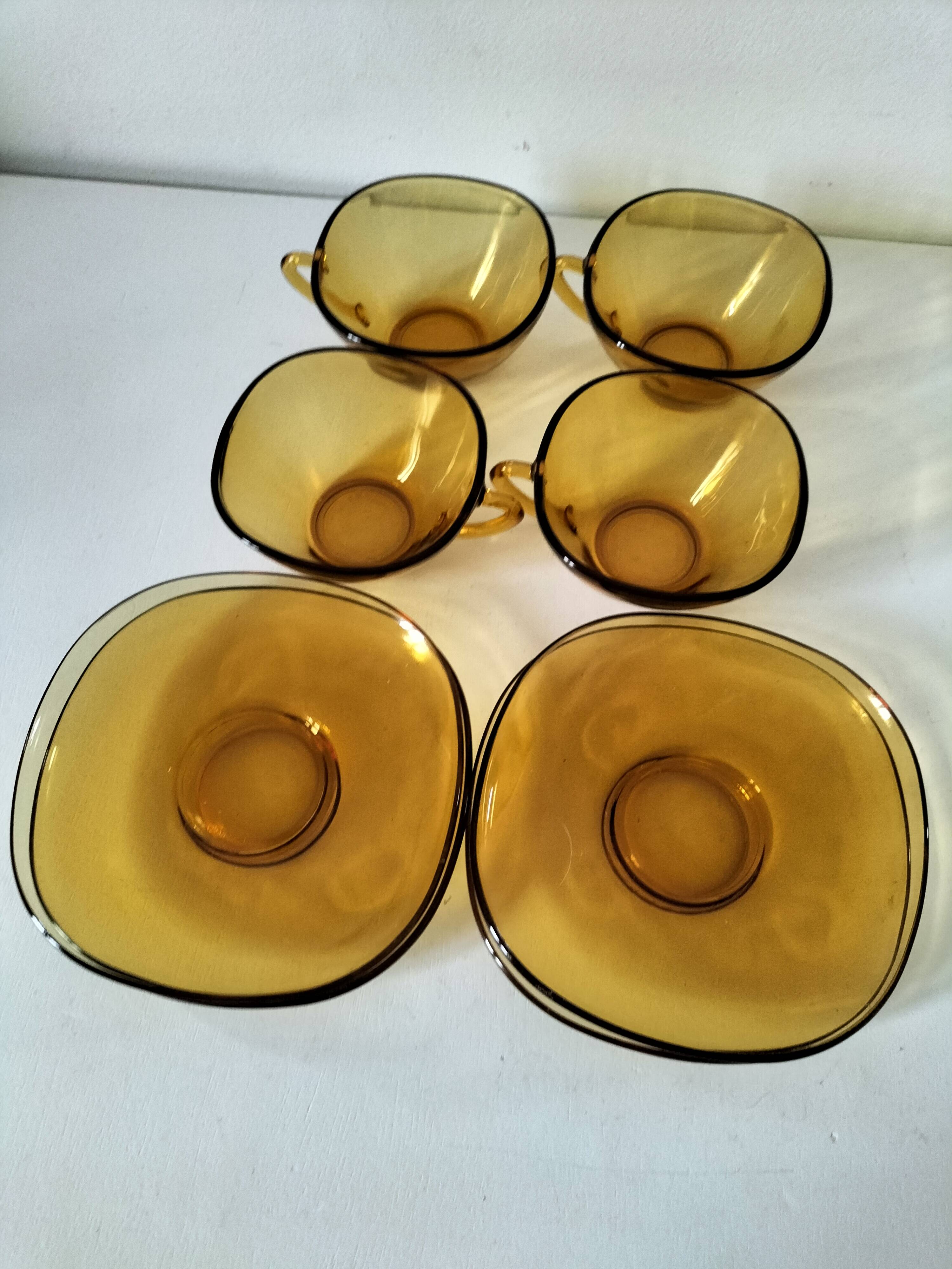 4 cups and saucers VERECO amber