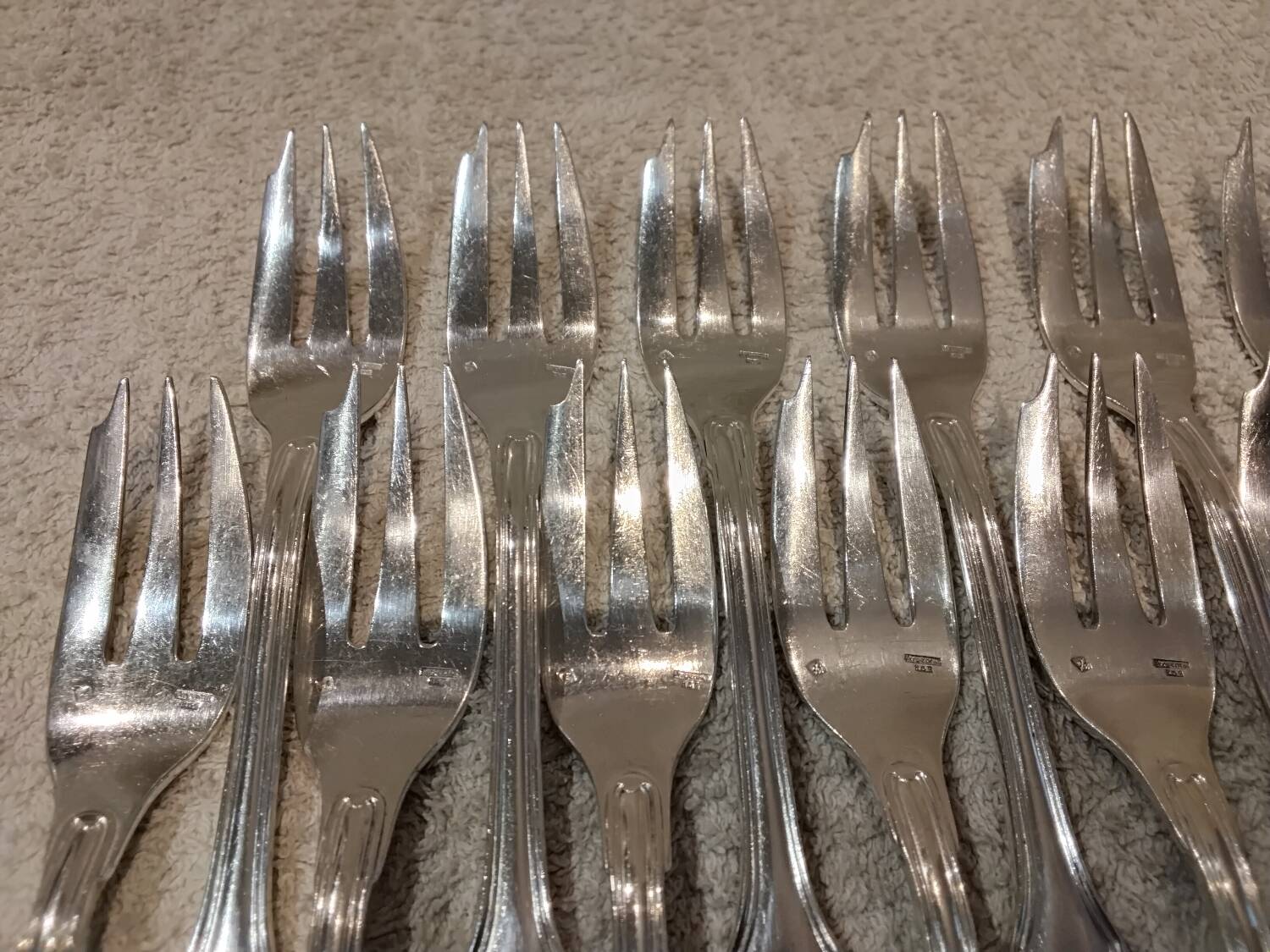 12 silver-plated metal cake forks by Argental silversmiths with a decorative pattern