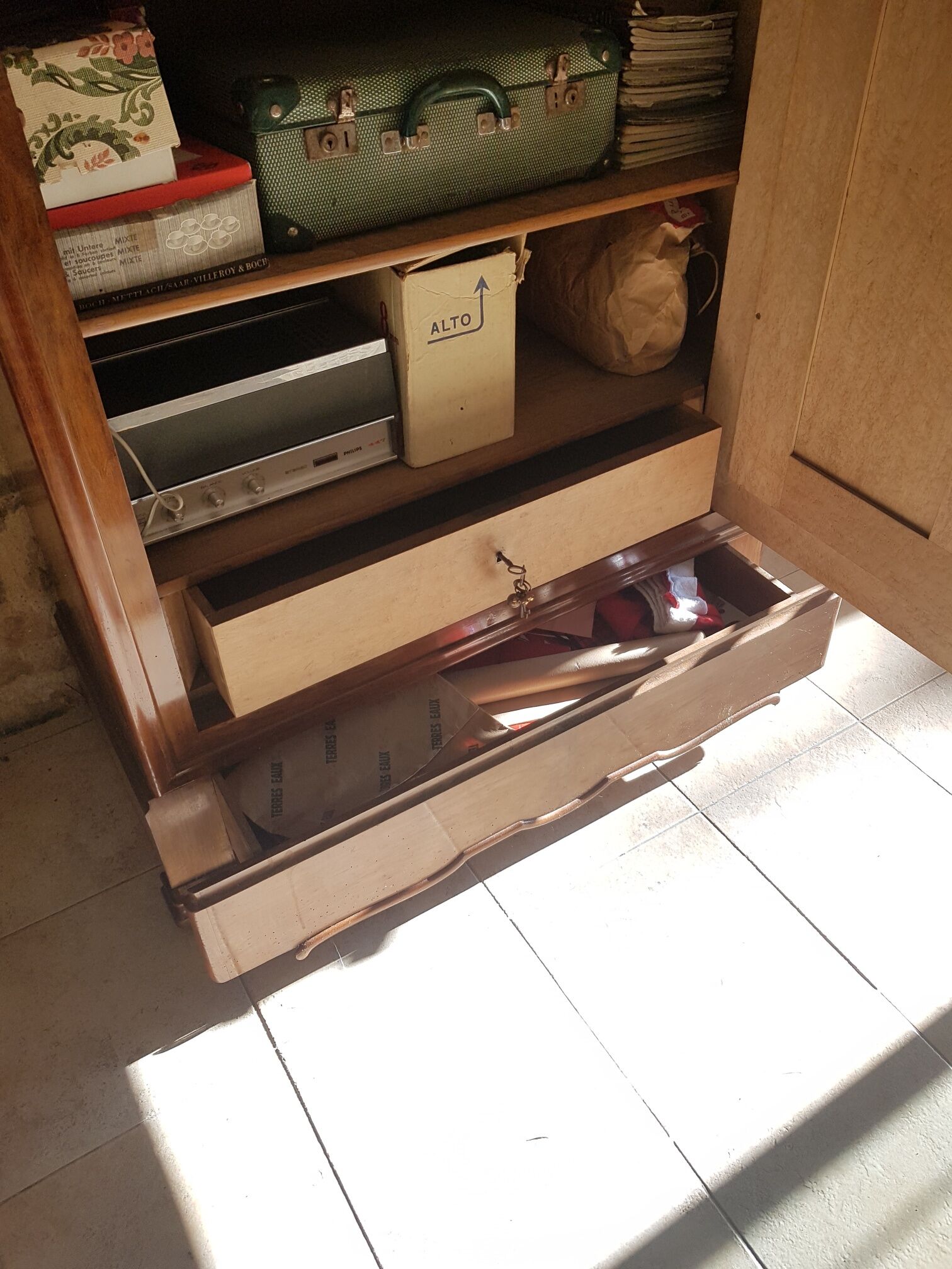 Bedroom wardrobe linen antique ice cabinet