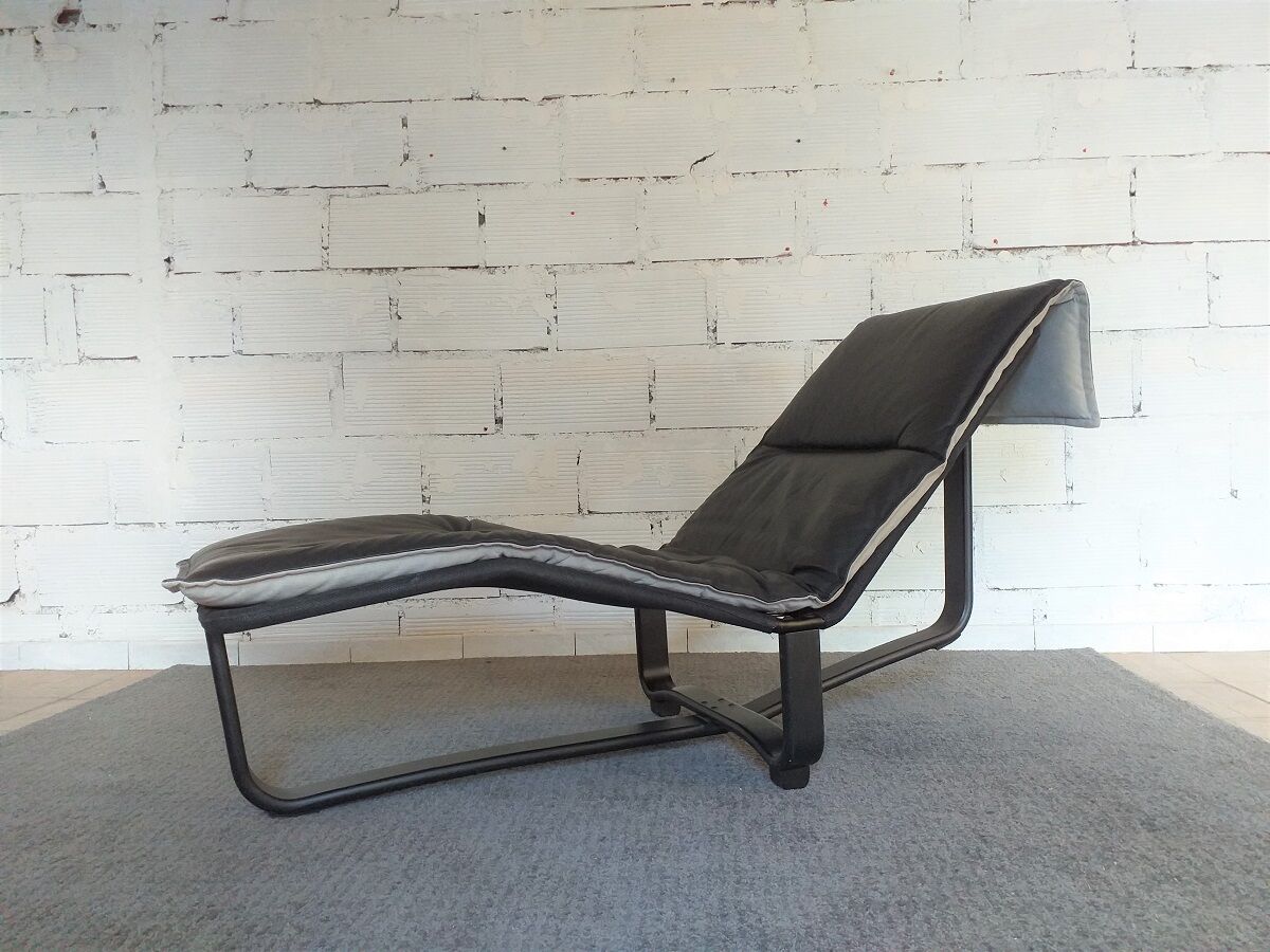 Scandinavian long chair design Ingmar und Knut Relling black leather 70s