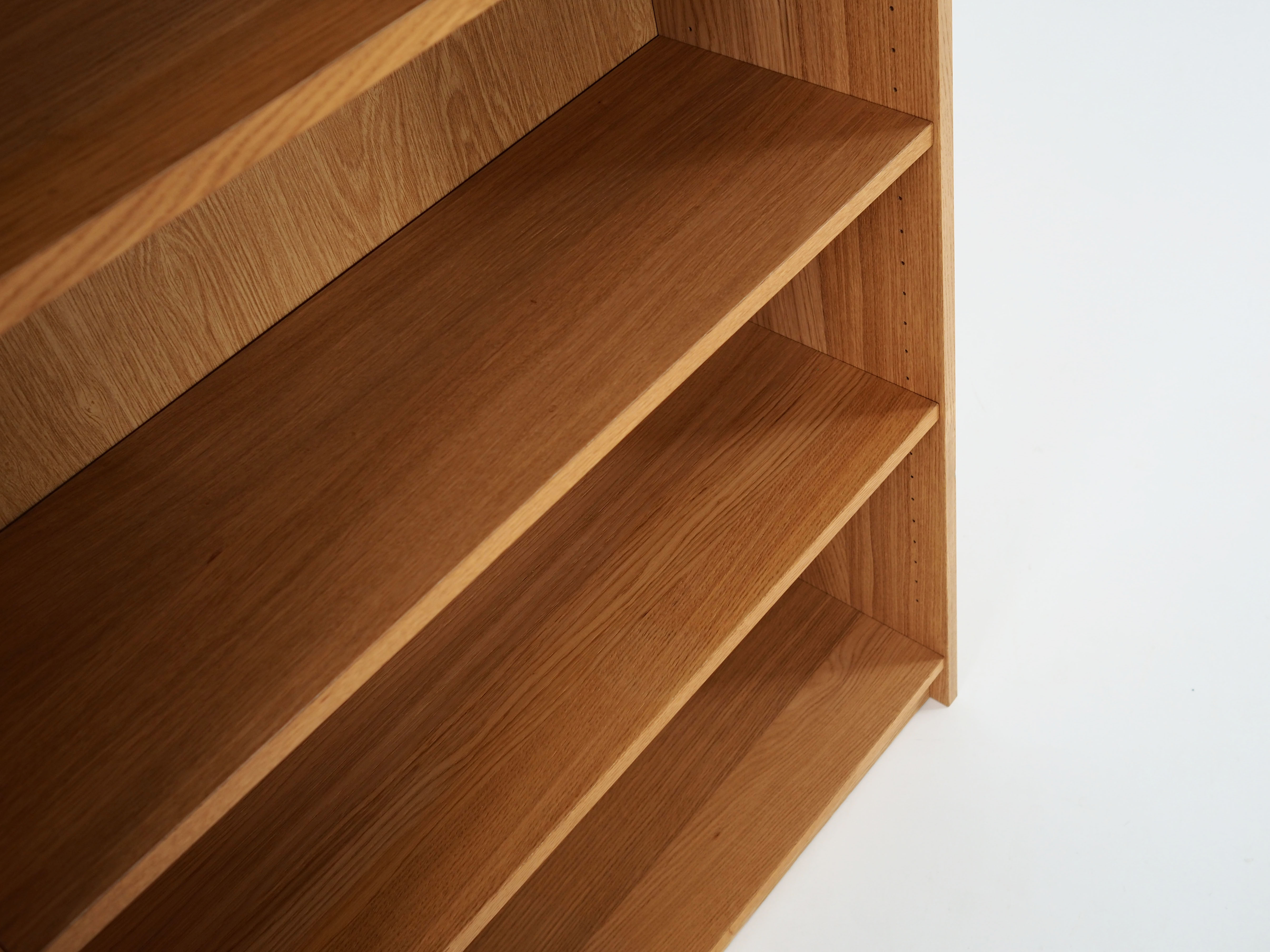 Bookcase with oak veneer scandinavian design from the 70s
