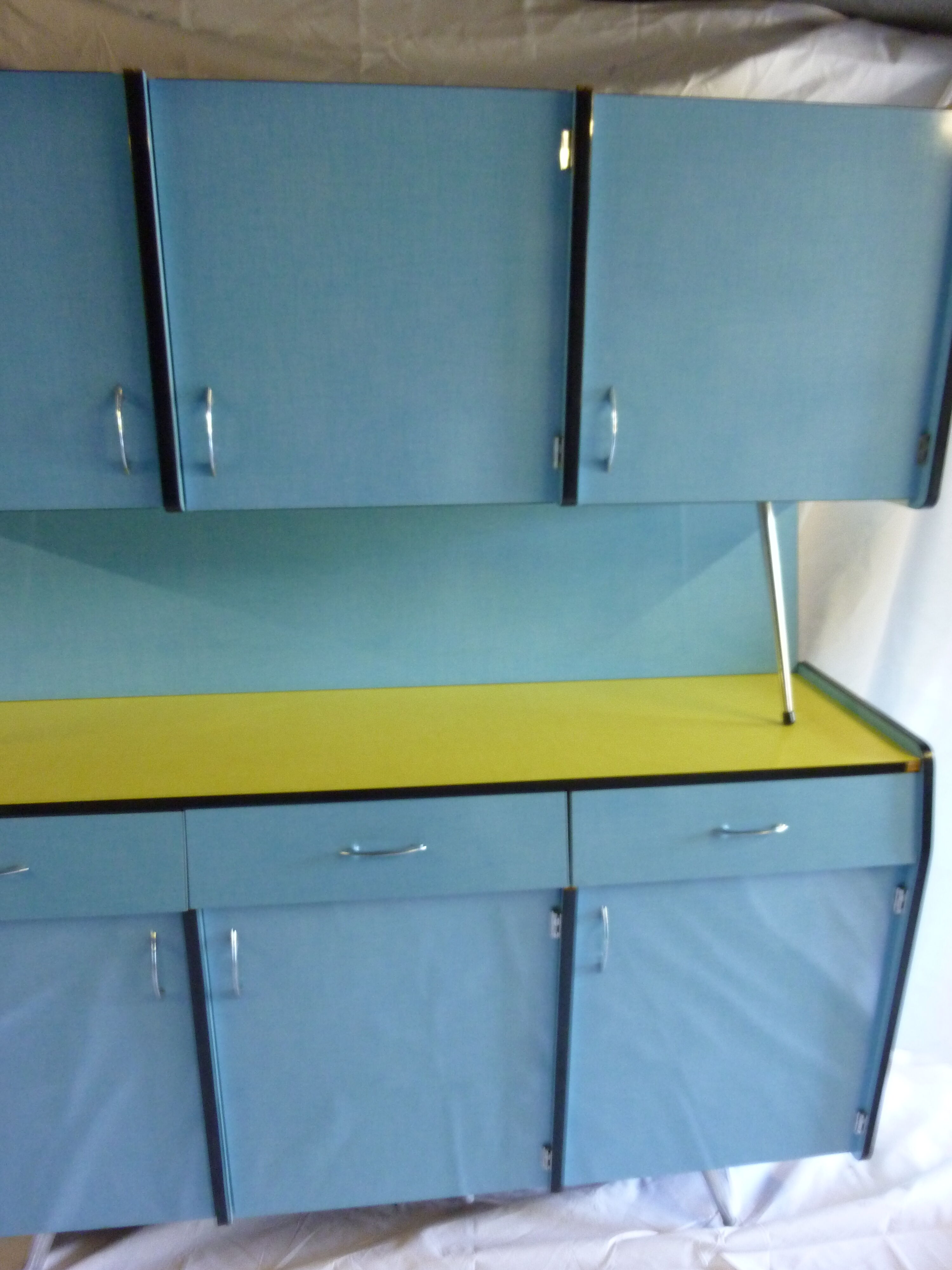 Buffet in blue and yellow formica