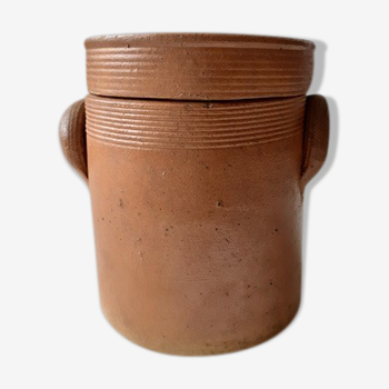 Old pot in gres, for salt
