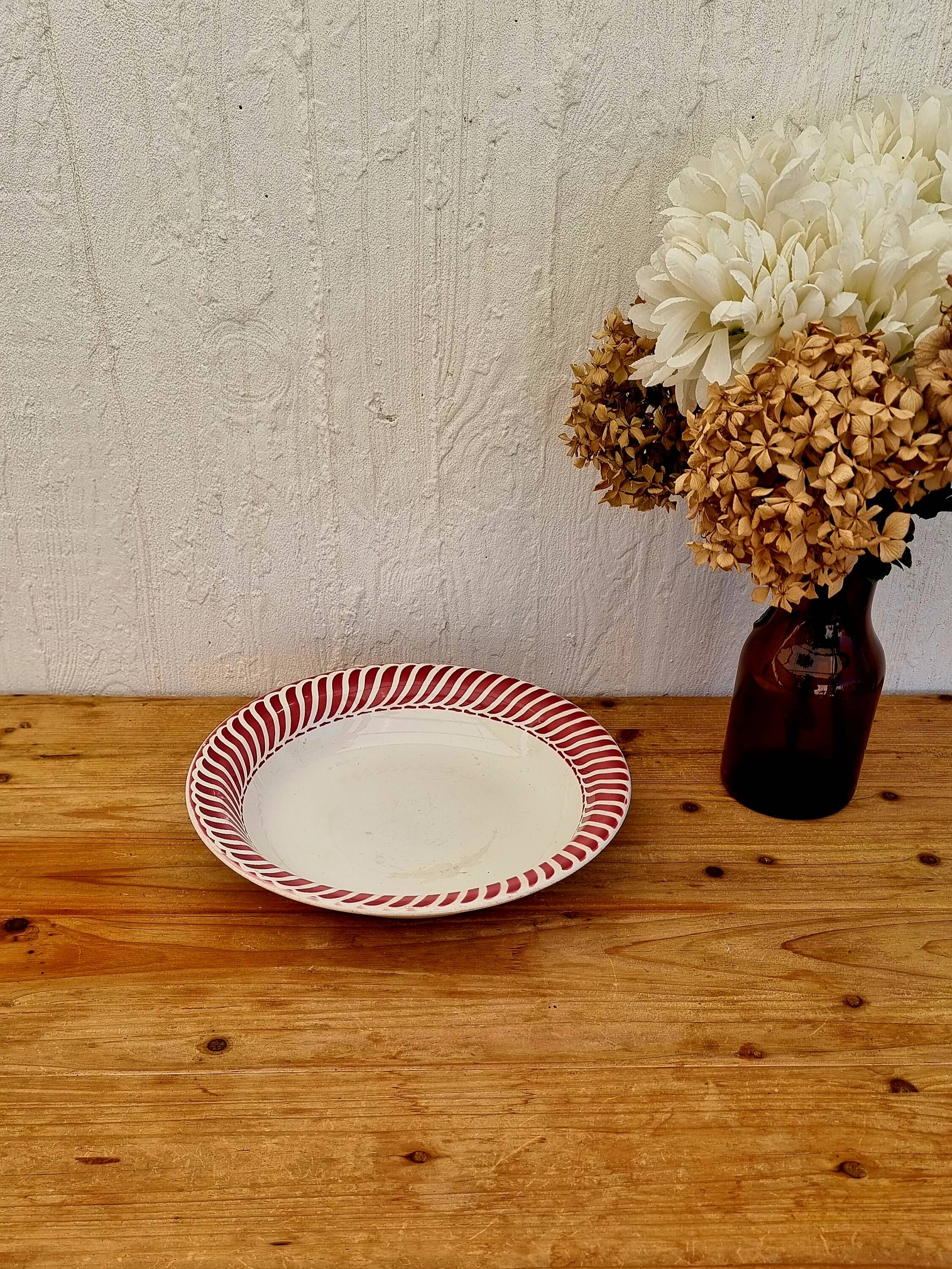 Digoin Sarreguemines hollow dish, Jacquot model