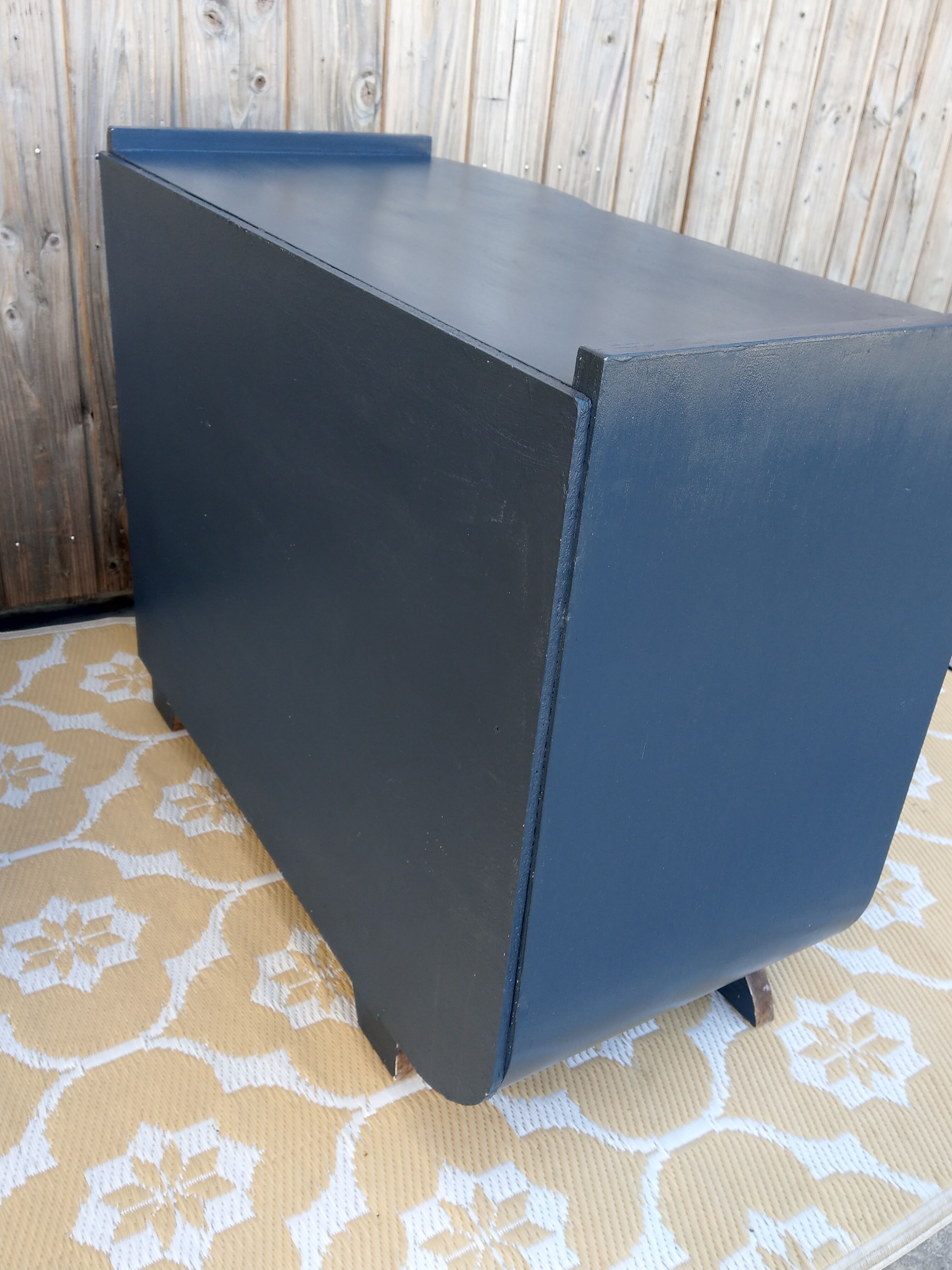 Extra furniture, bar, record player