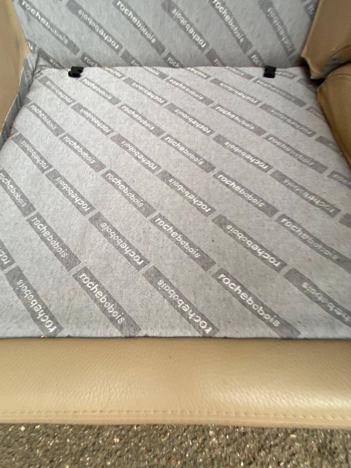 2/3-seater sofa in genuine beige leather by Roche Bobois. Very good condition, great comfort.