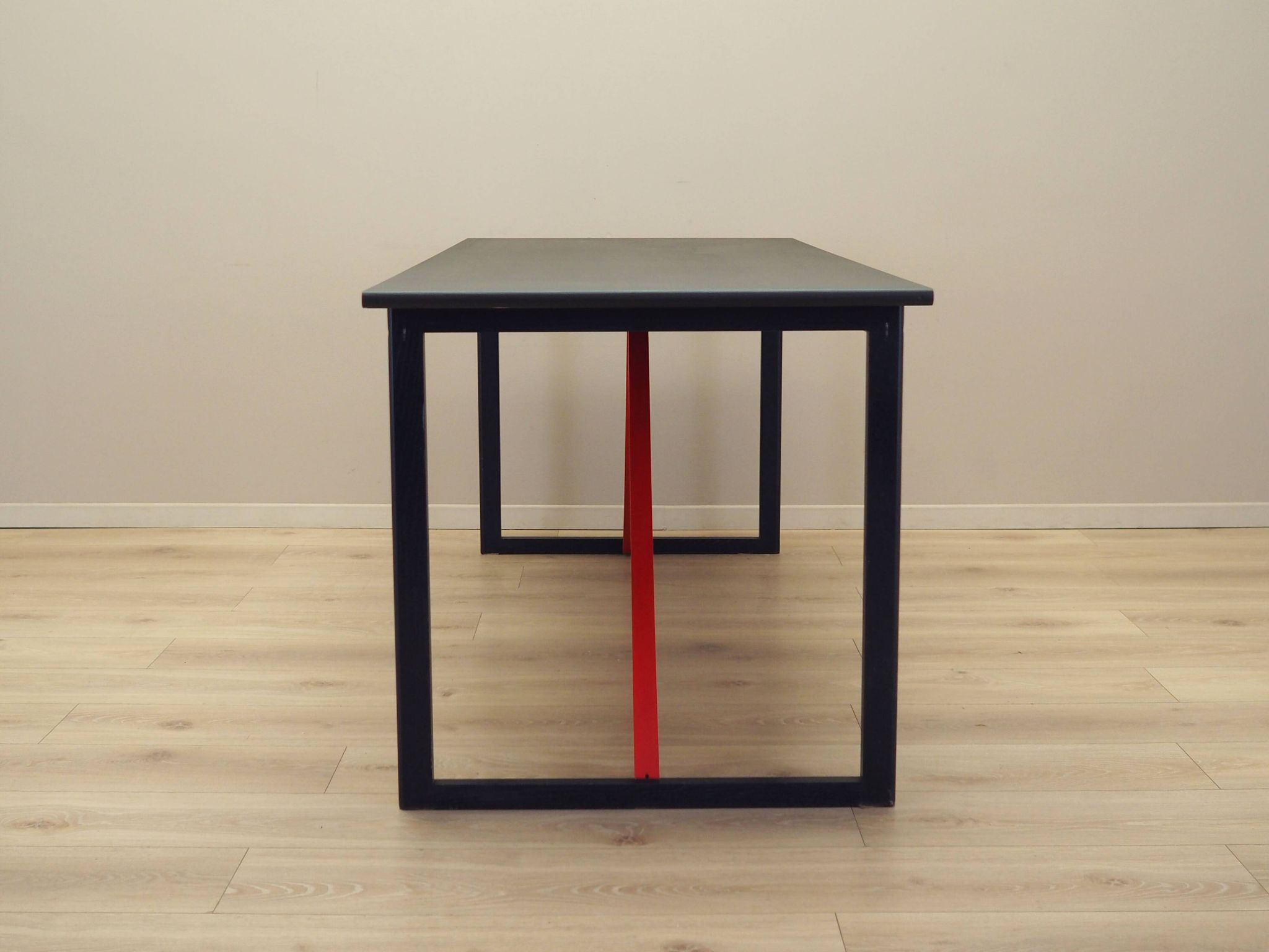 Bureau en acacia, design italien, années 1980, production : Italie