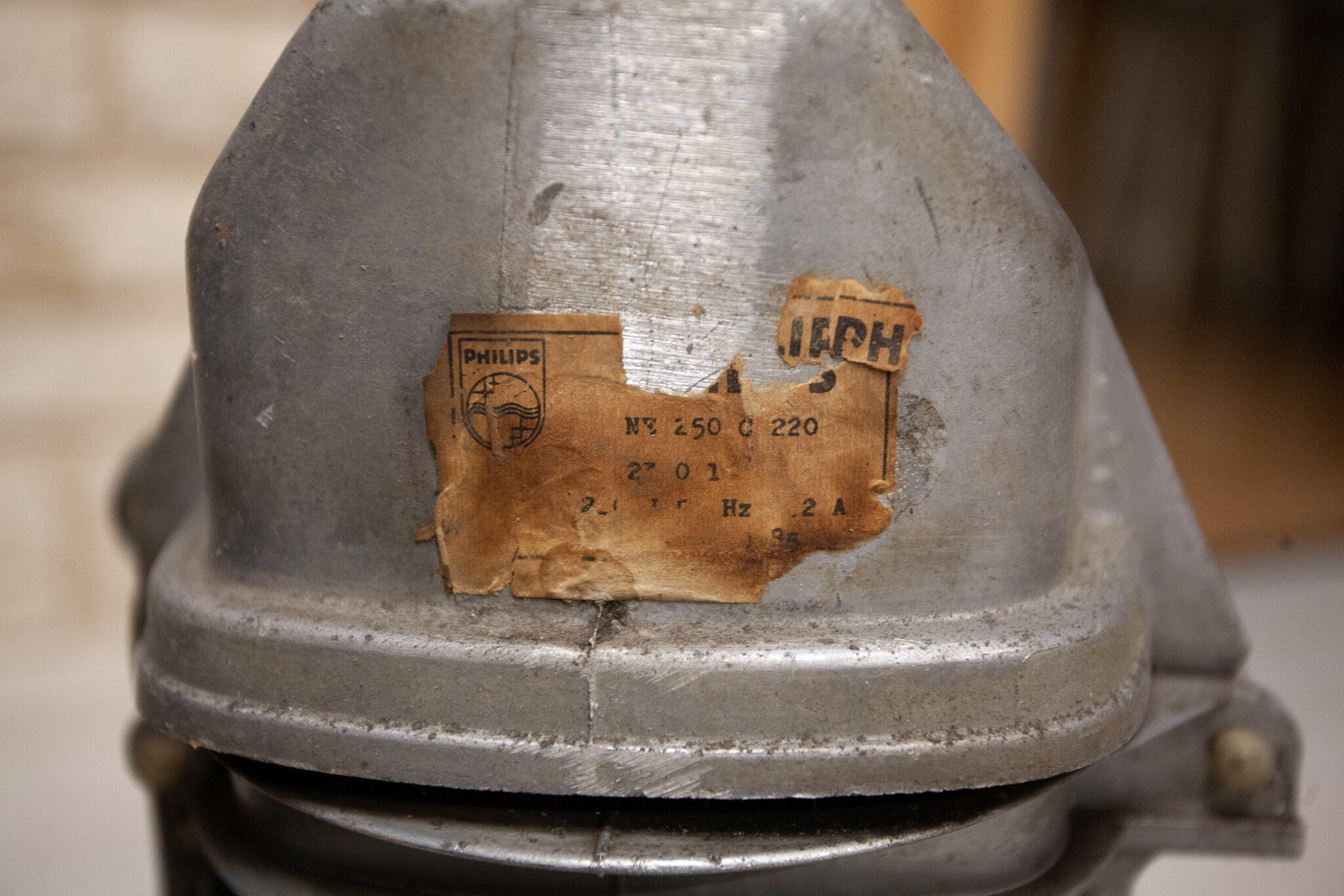 Industrial lamp suspension