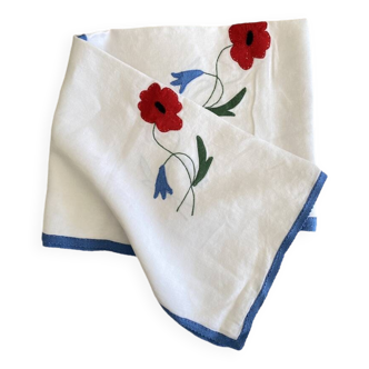 Nappe ancienne brodée et galonnée  main "coquelicots & bleuets" - Lin - 107x107 cm