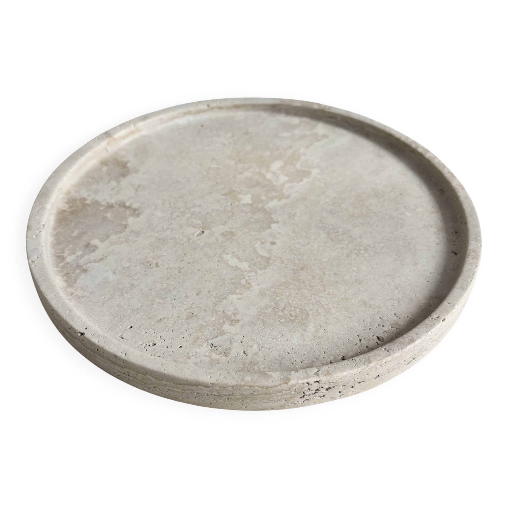 Circular flat travertine pocket emptier