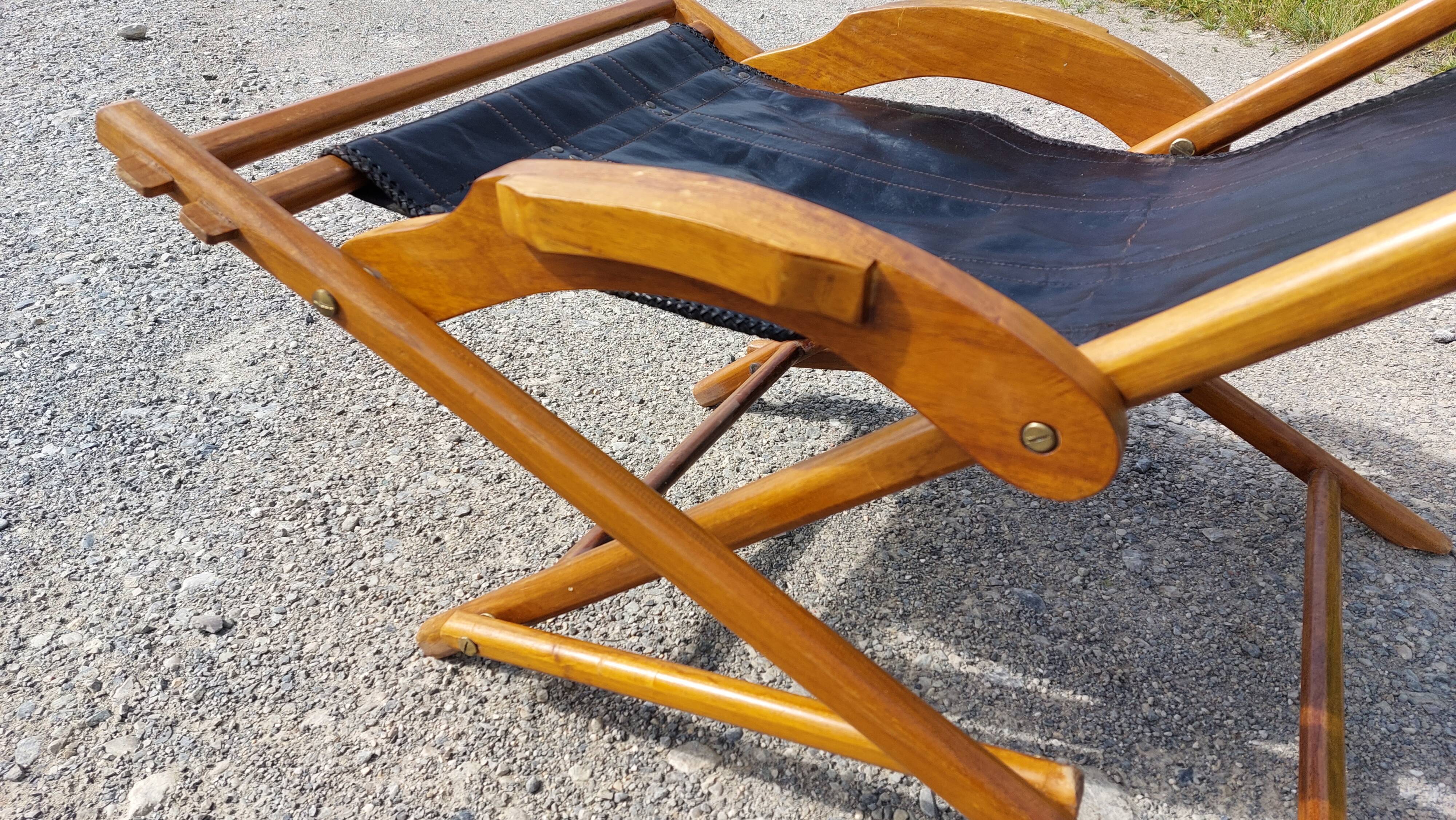 Old deckchair deck chair in wood and black leather - 40s