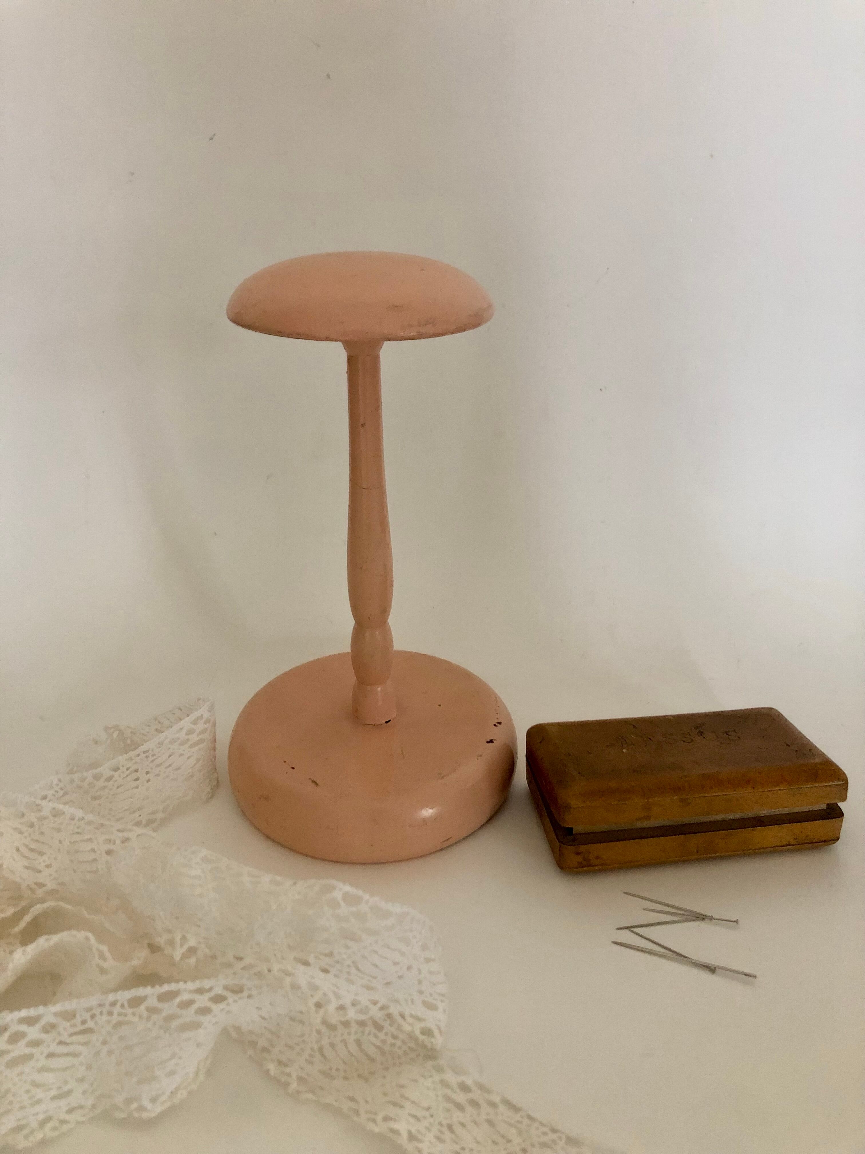 Hat holder milliner's accessory