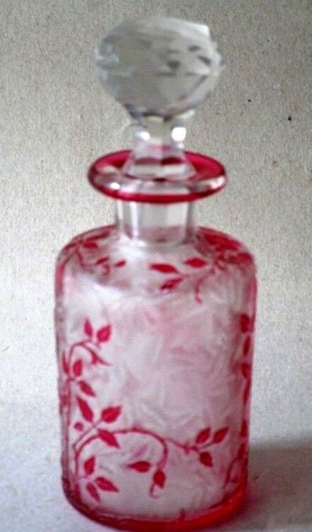 Flacon à parfum Baccarat dégagé à l'acide: Eglantier rouge
