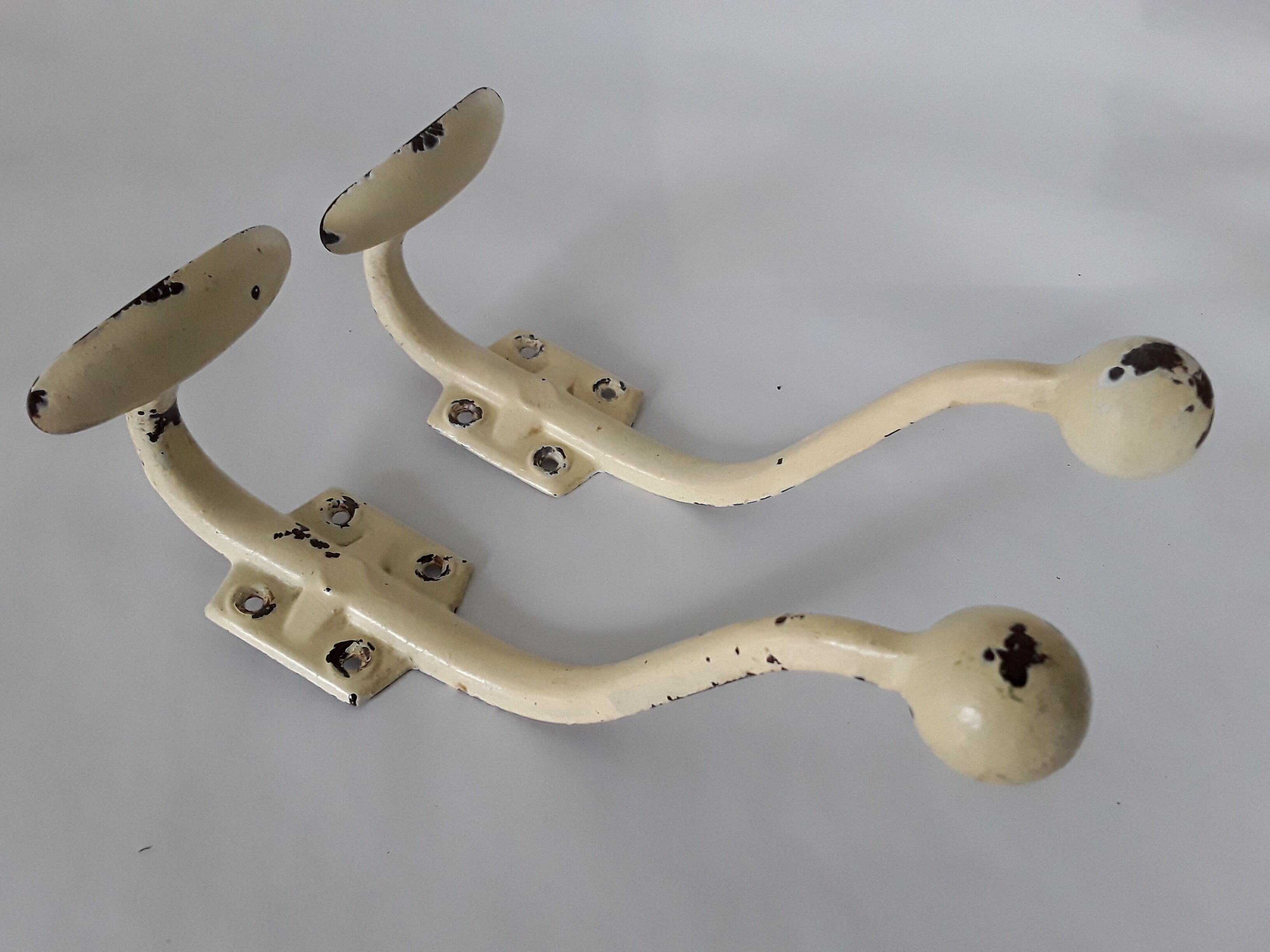 1 lot of 2 industrial hooks