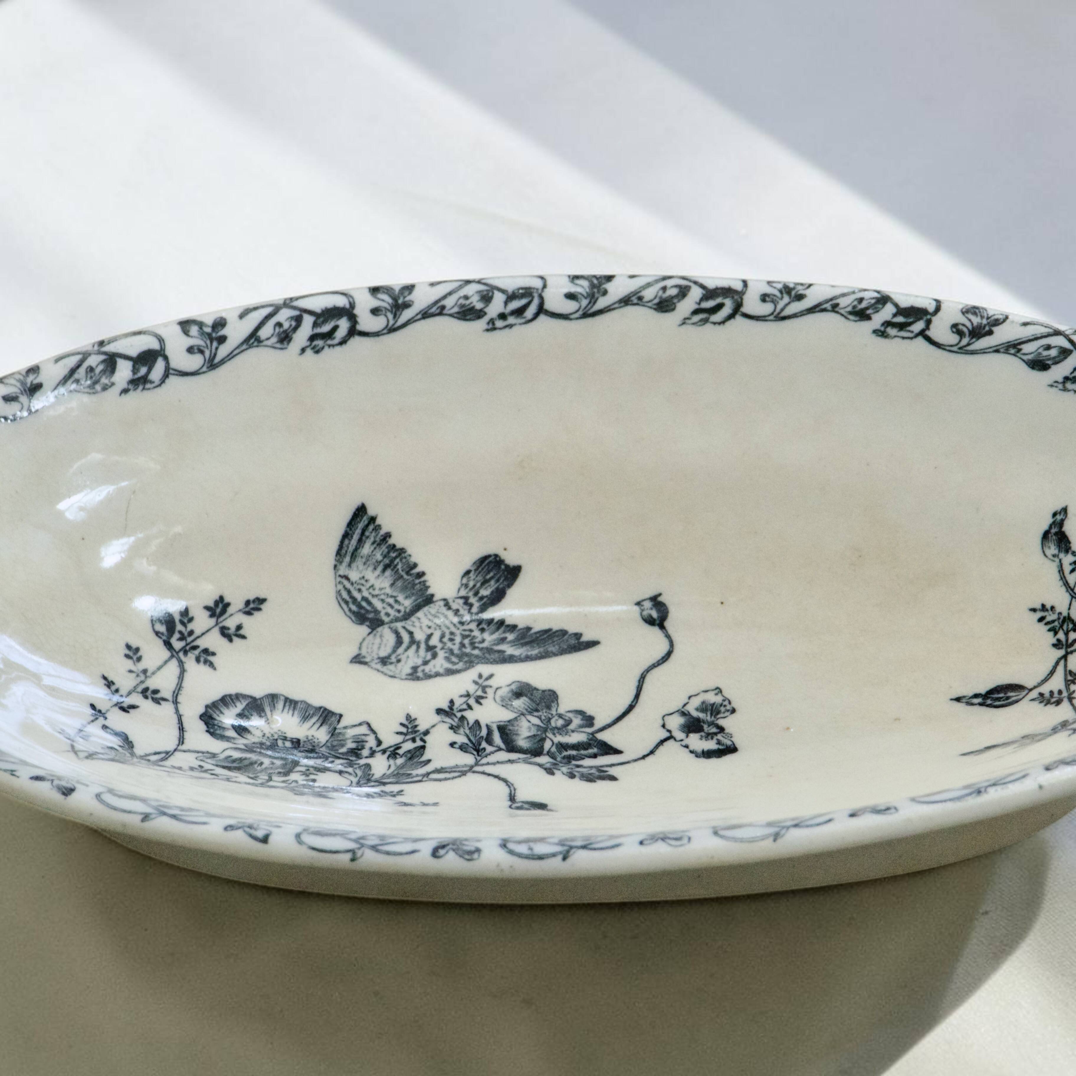 Iron flat plate with a 19th-century bird signed Onnaing "Poppies"