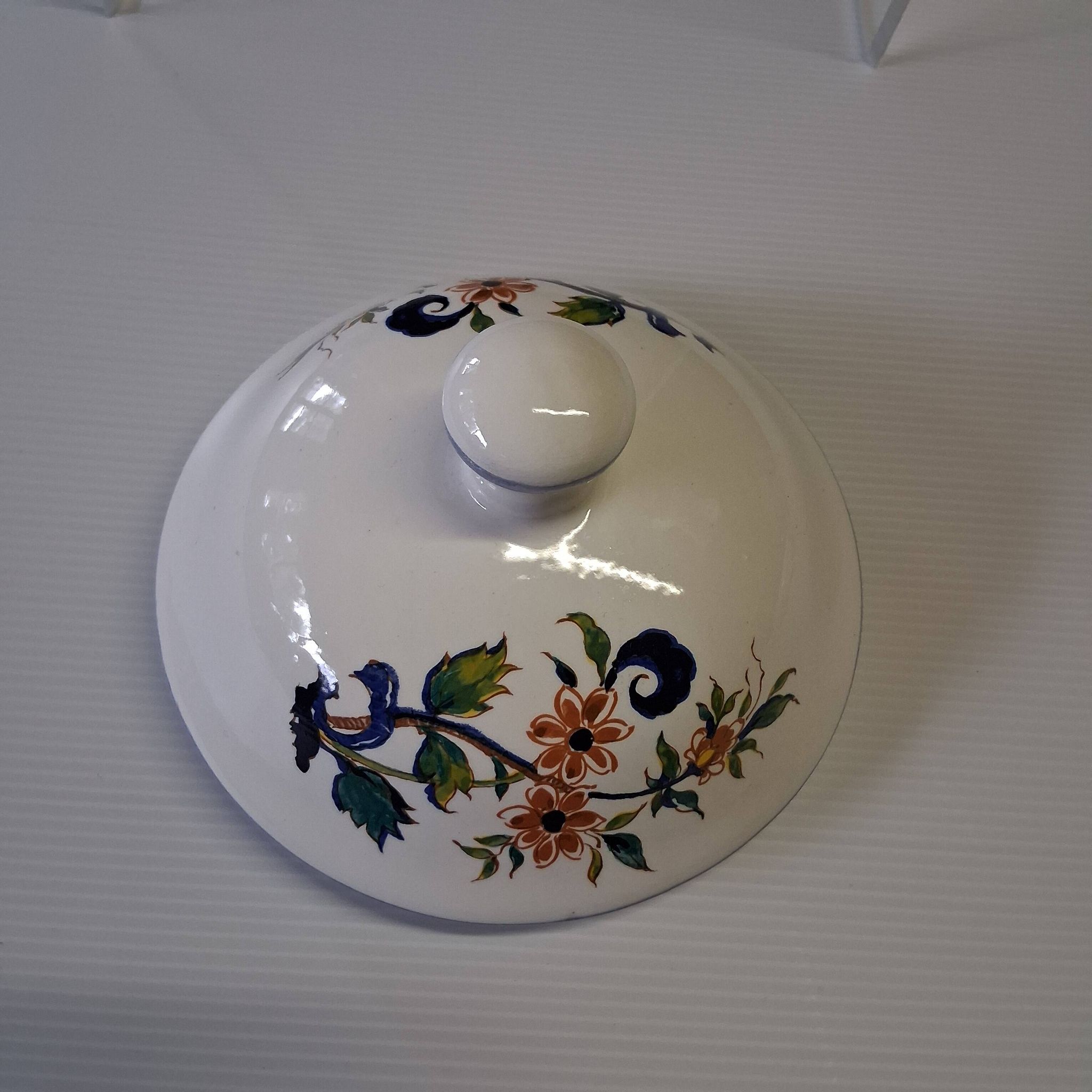 Ceramic pot with lid