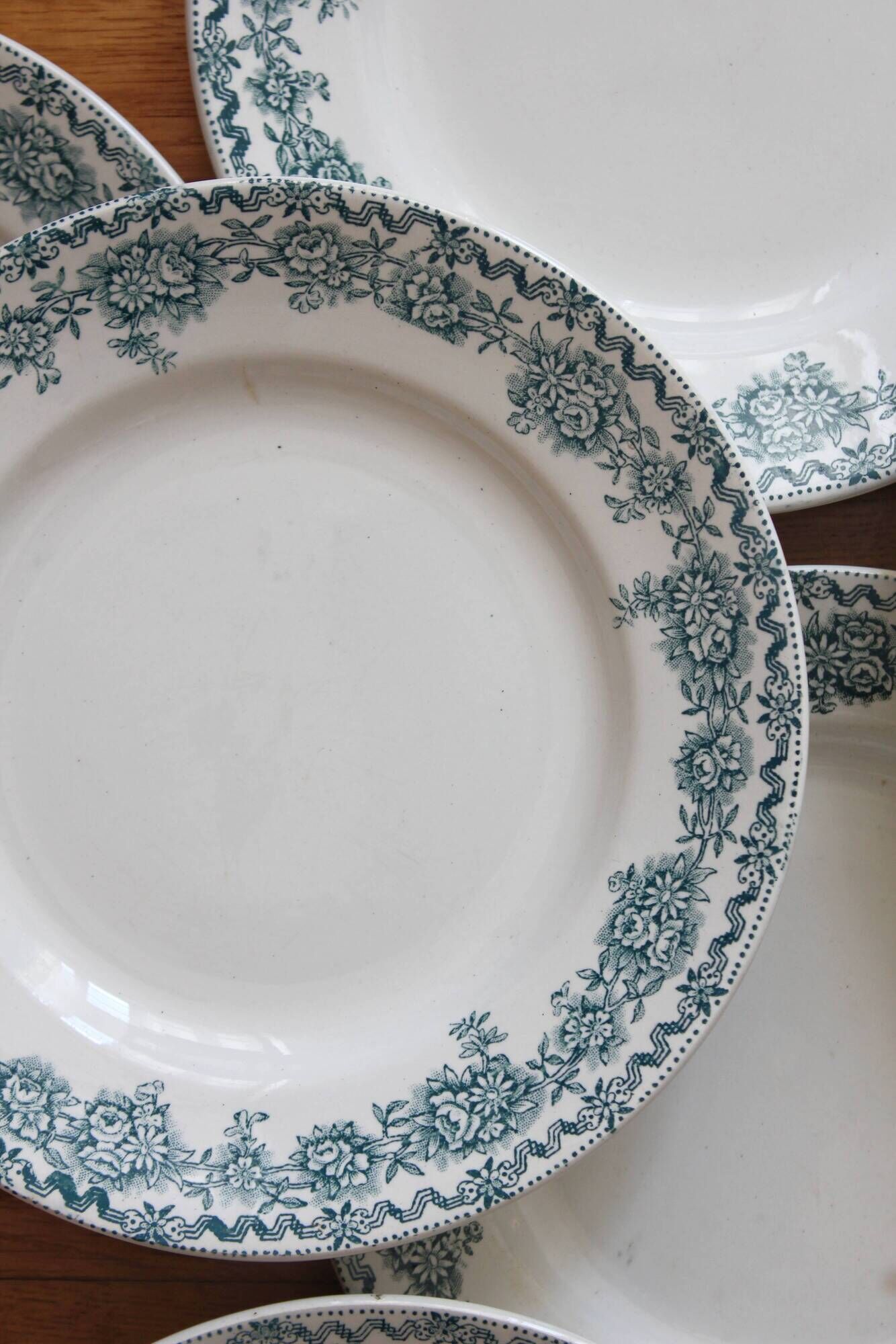 11 flat plates in iron earth "Argenton" Saint Amand early twentieth century