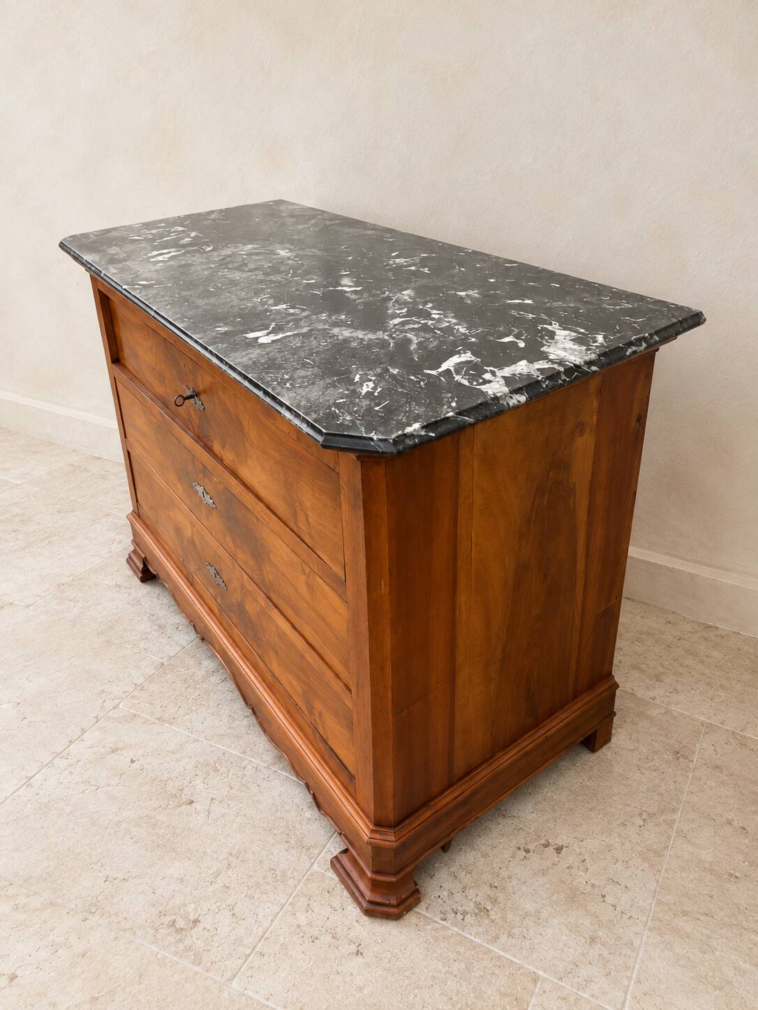 French Louis-Philippe style commode in walnut burl.