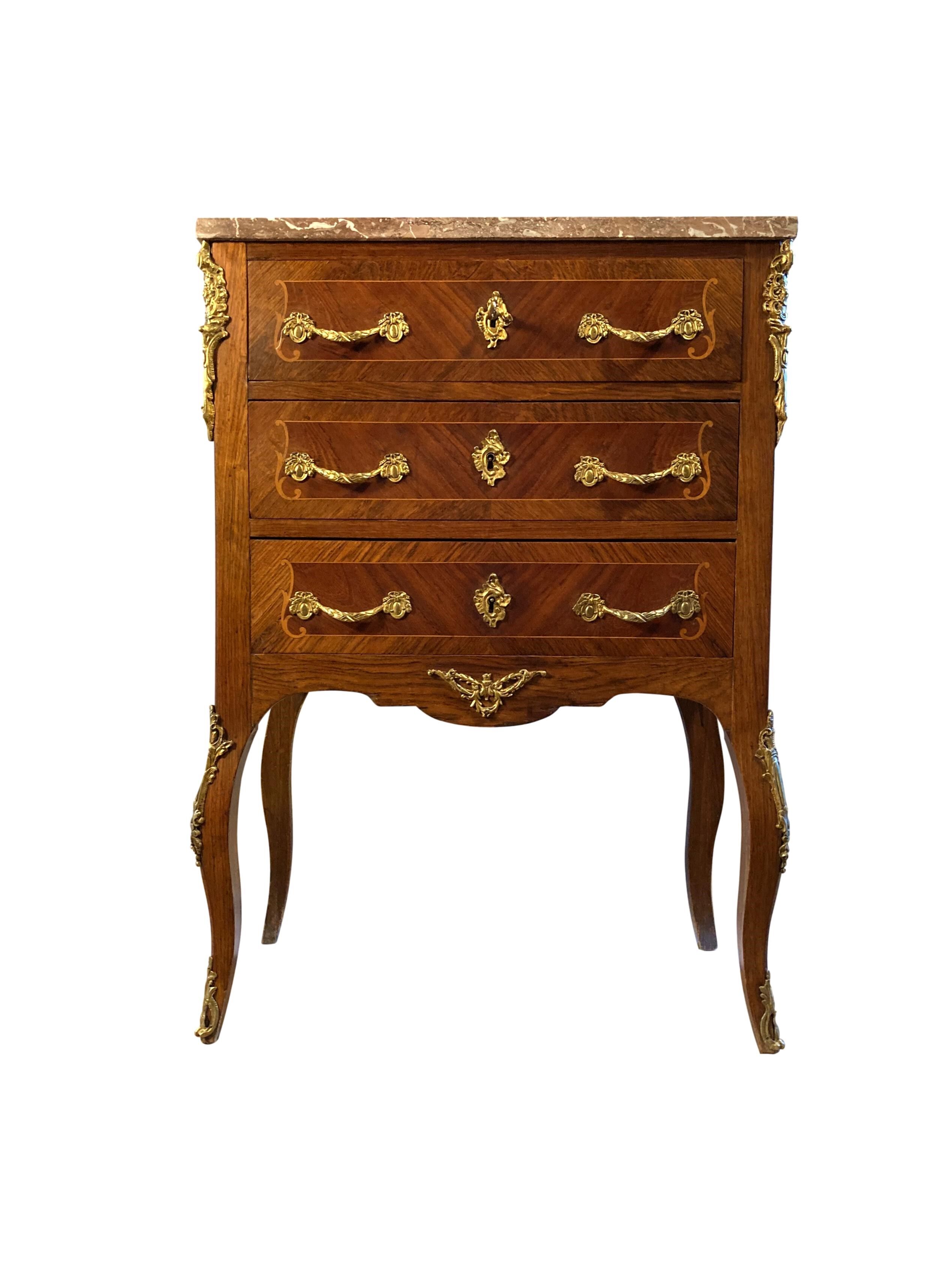 Louis XV chest of drawers in marquetry