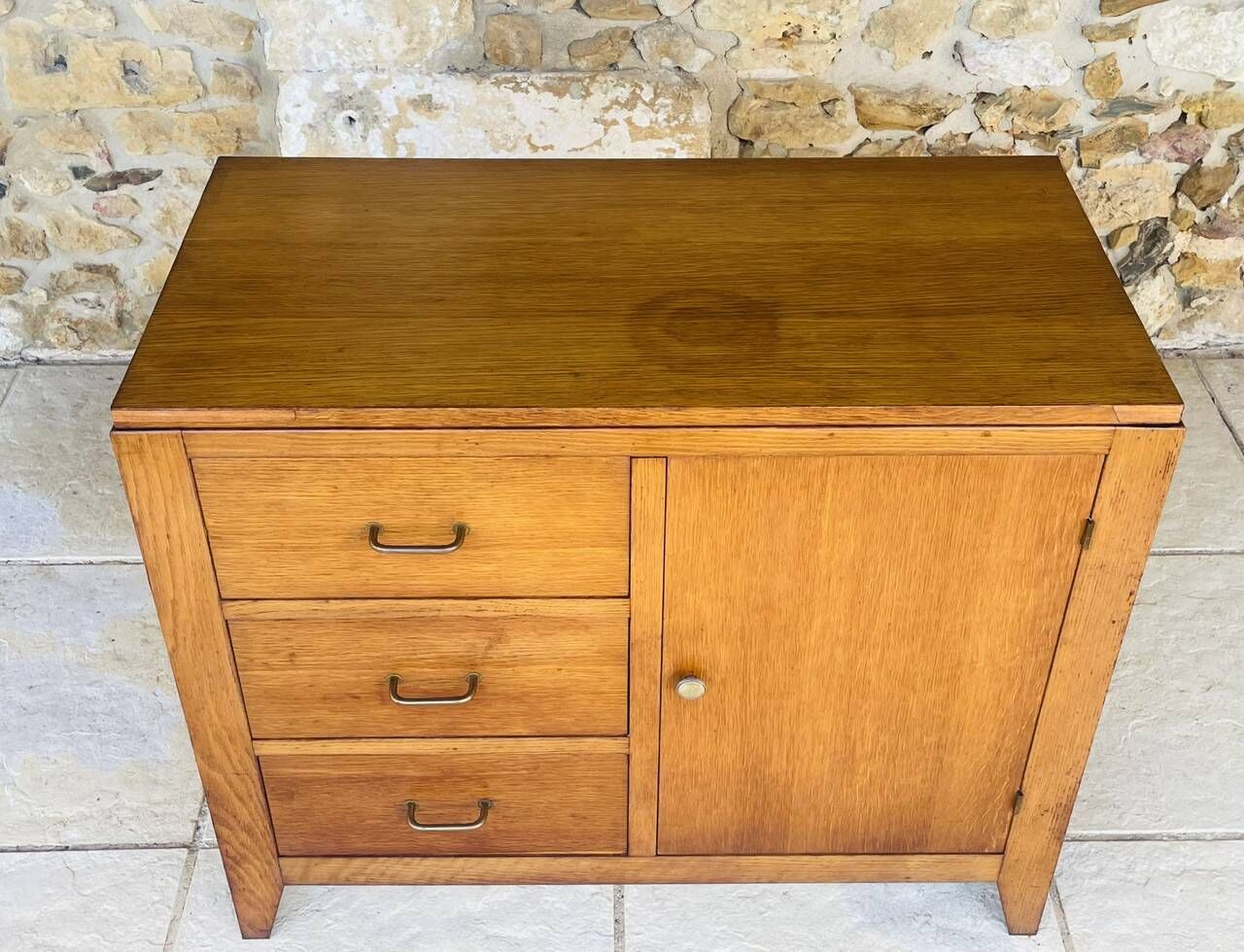 Vintage oak storage unit with drawers from the 50s/60s.