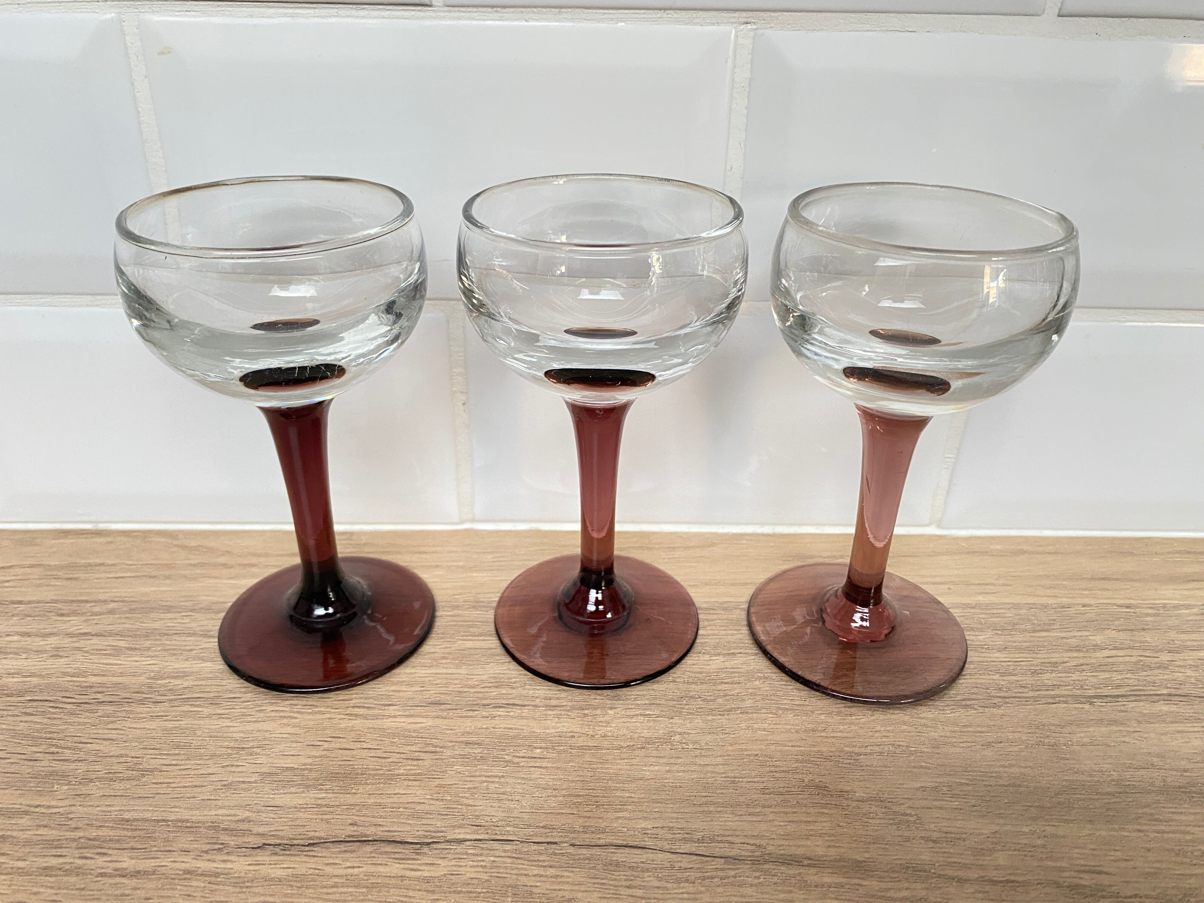 Set of 3 stemmed glasses