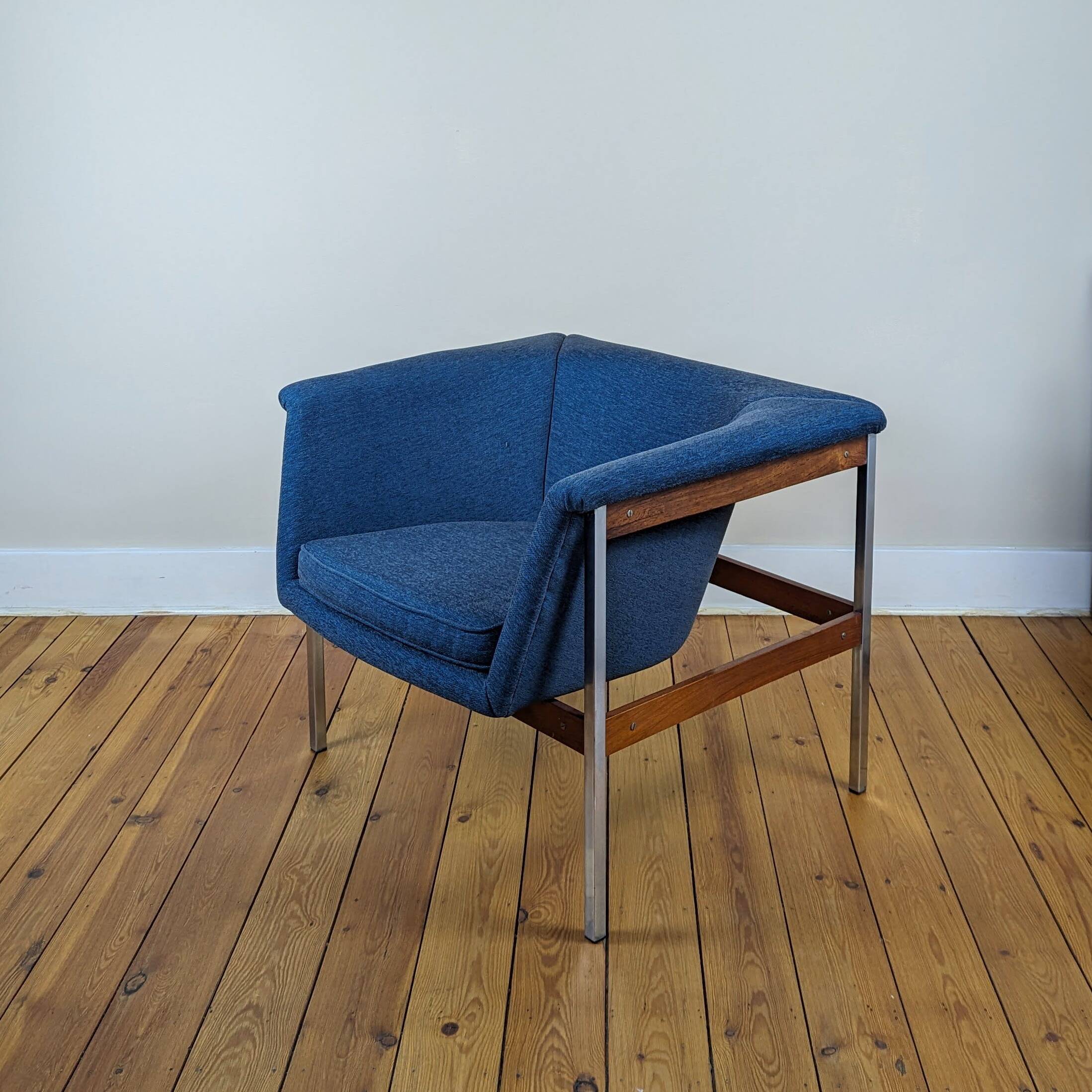 Artifort model 040 lounge chair by Geoffrey Harcourt
