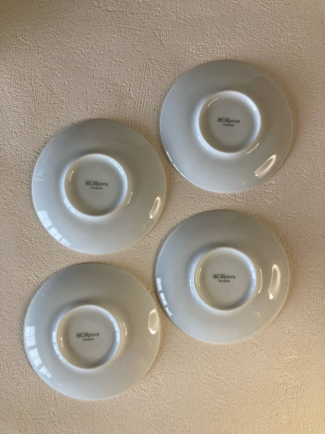 Tasses et Sous-tasses Guy Degrenne modèle Modulo blanc