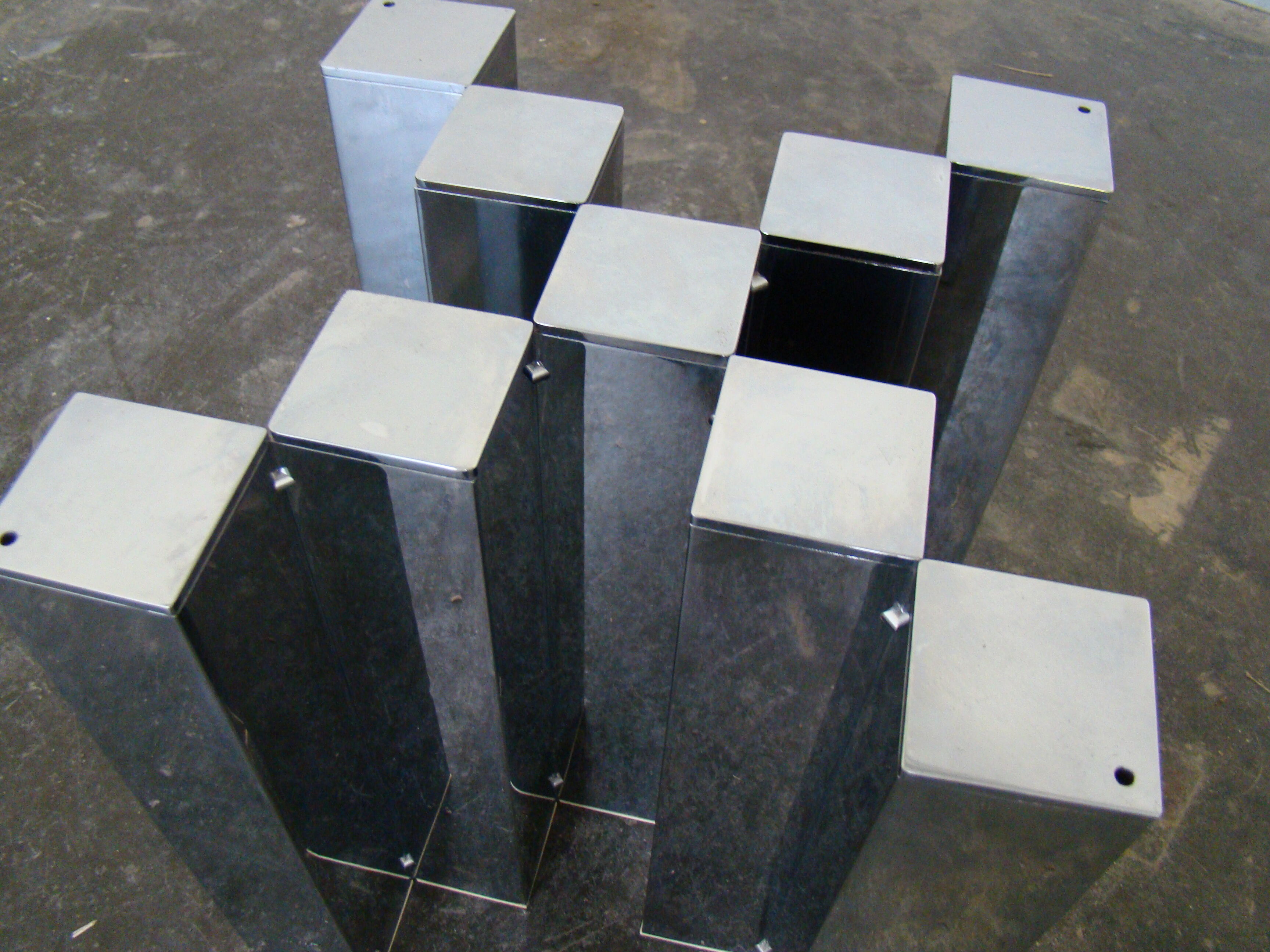 Table basse en verre fumé et chrome 1970