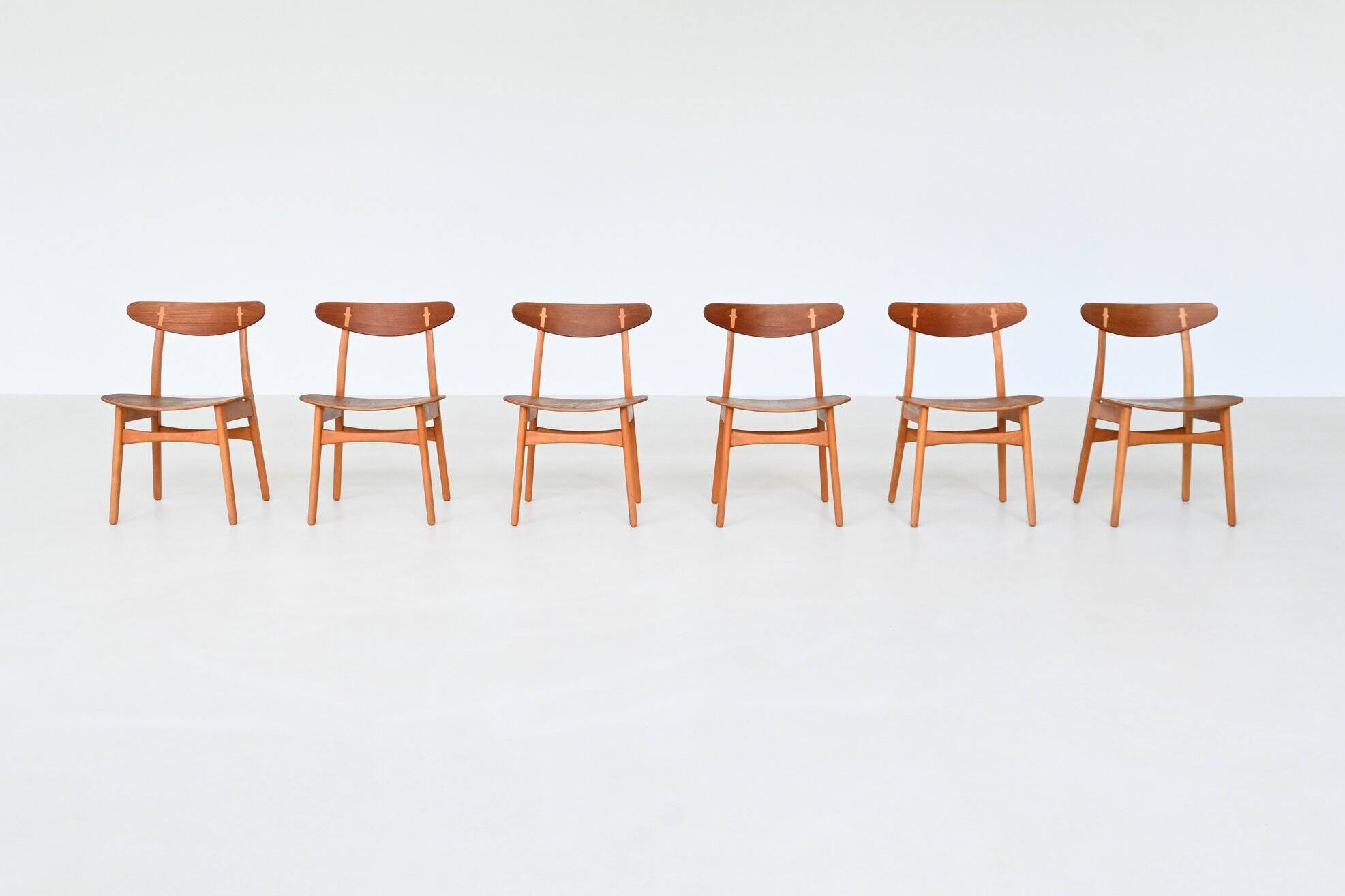 Chaises de salle à manger Hans Wegner Sawbuck CH30 Carl Hansen & Son Danemark 1952