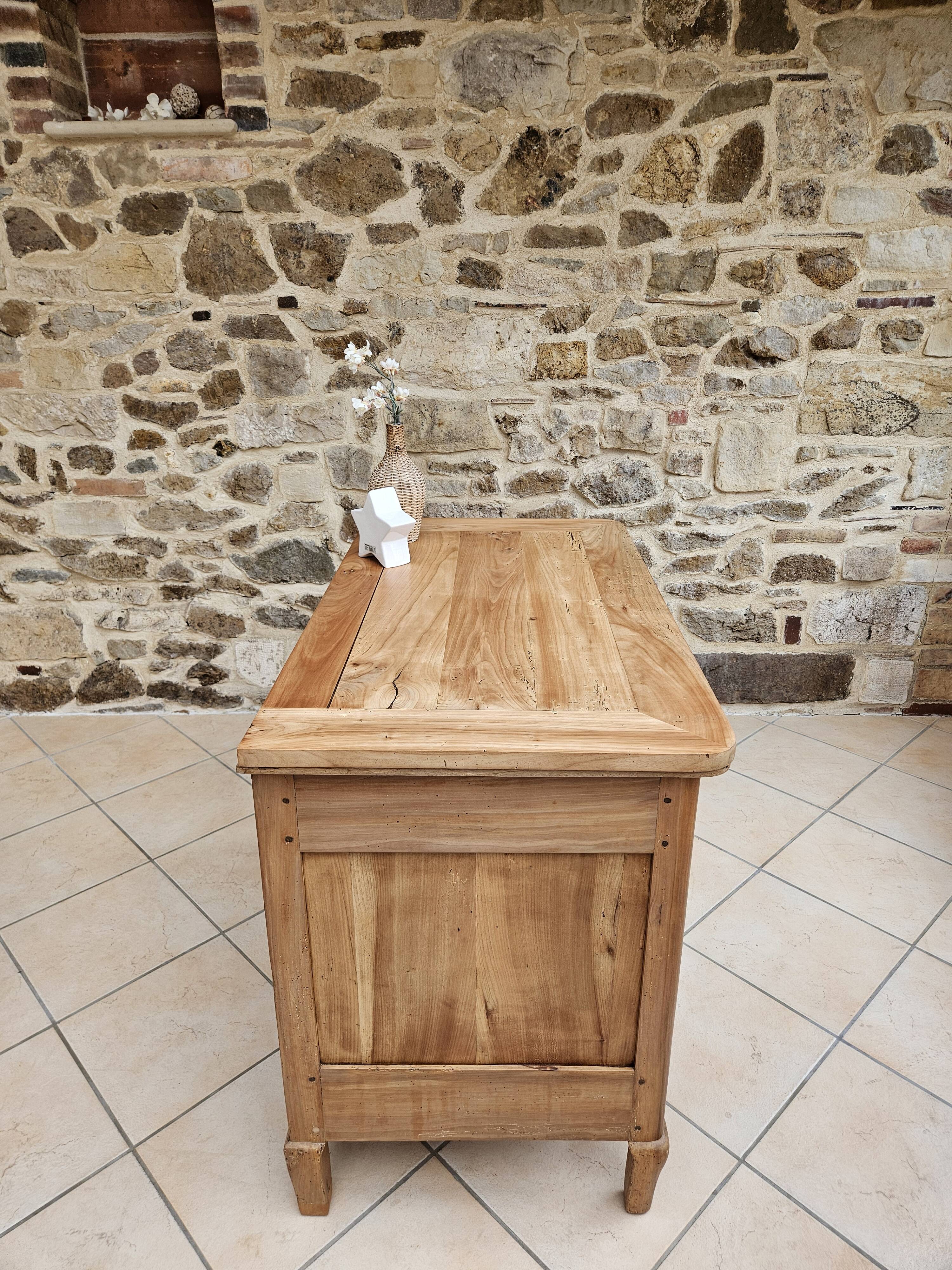 Antique chest of drawers