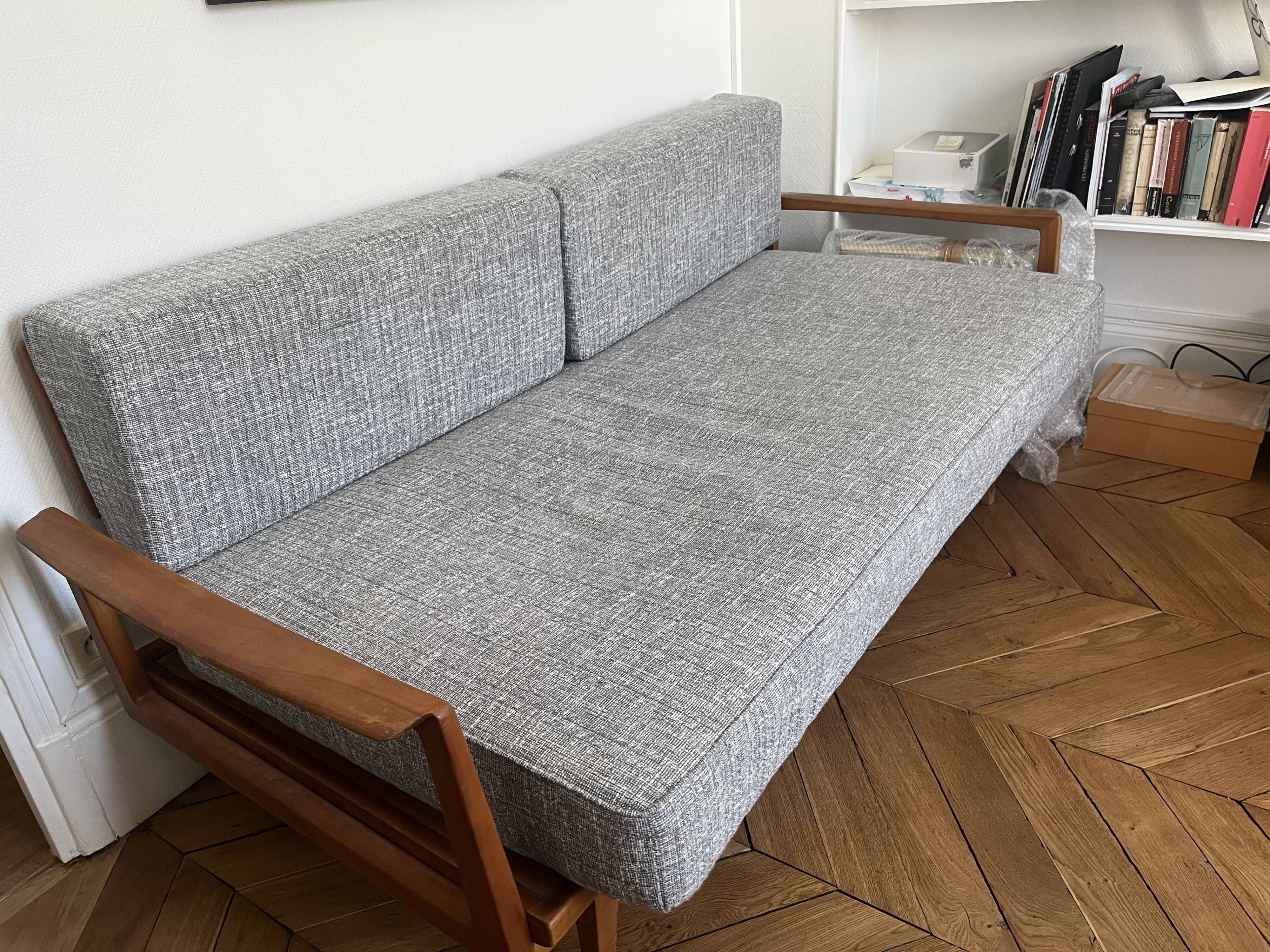Complete Knoll Original sofa. New fabric. Good condition.