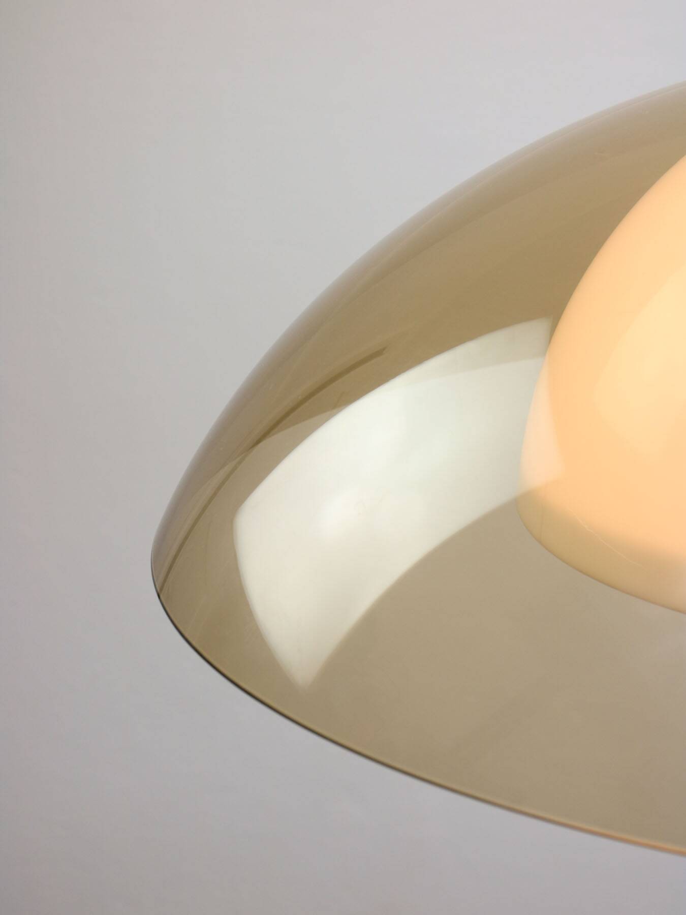 Lampe rare UFO Space Age de Guzzini en marron clair, années 1970
