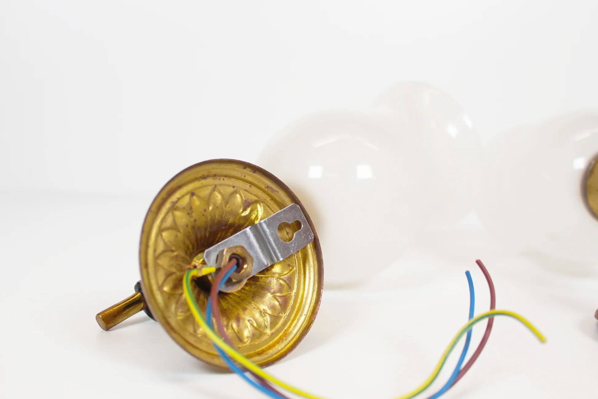 Paire de lampes murales 'torche' dans le style de Maison Jansen