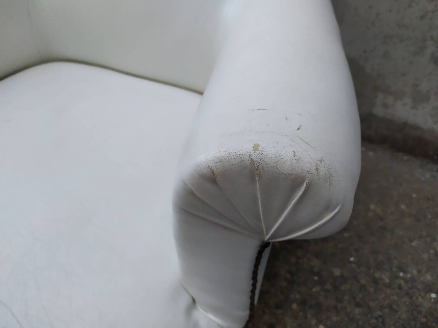 Paire de fauteuils Louis XVI
