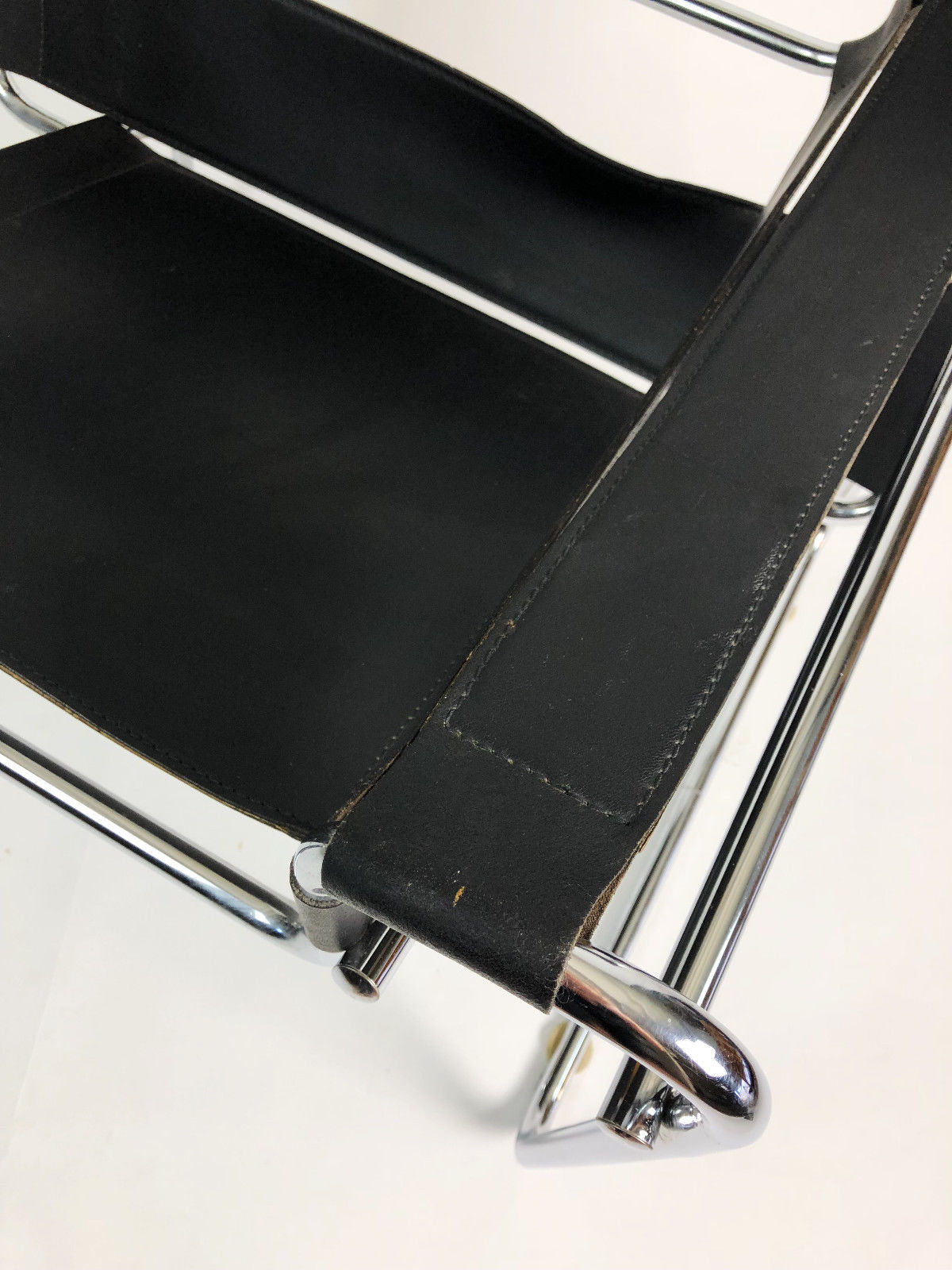 Pair of "vassily" model armchairs Marcel Breuer 1980