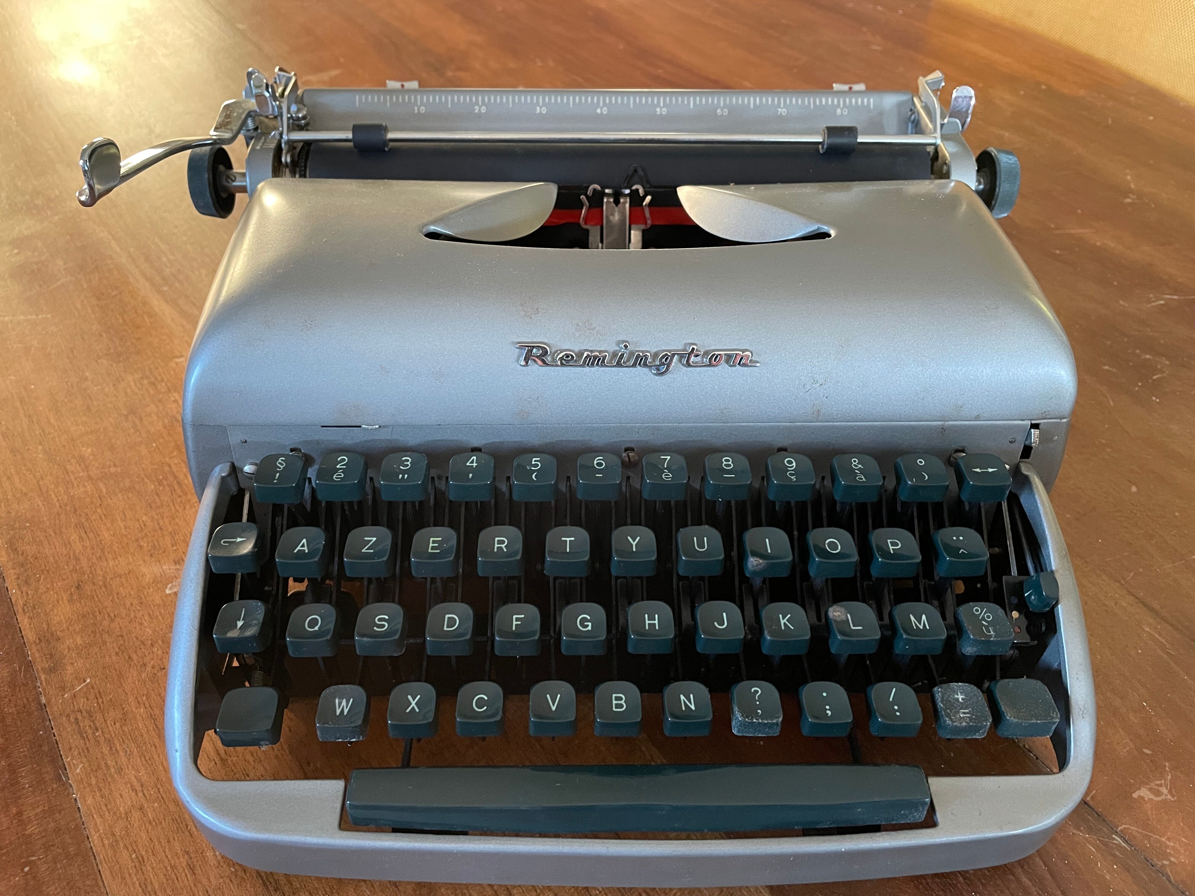 Machine à écrire Remington Travel riter circa 1950