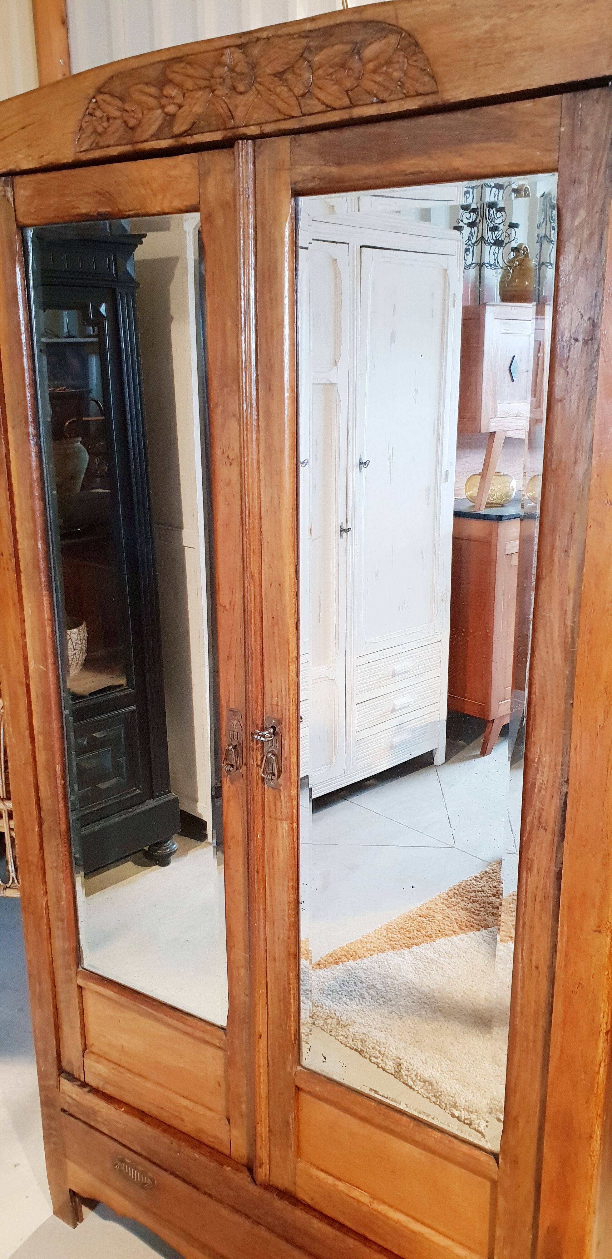 Armoire vintage