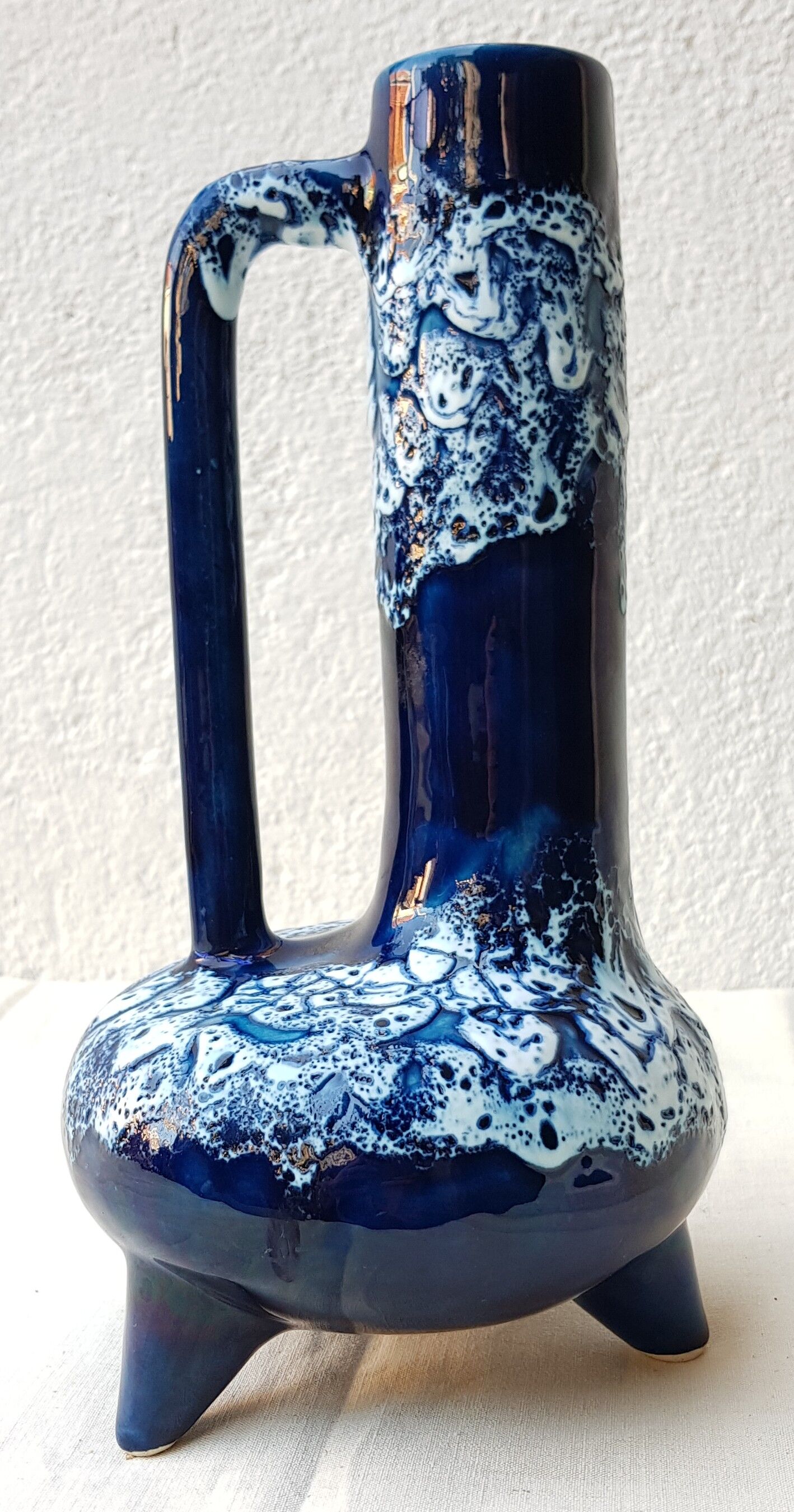 Tripod blue ceramic vase 60
