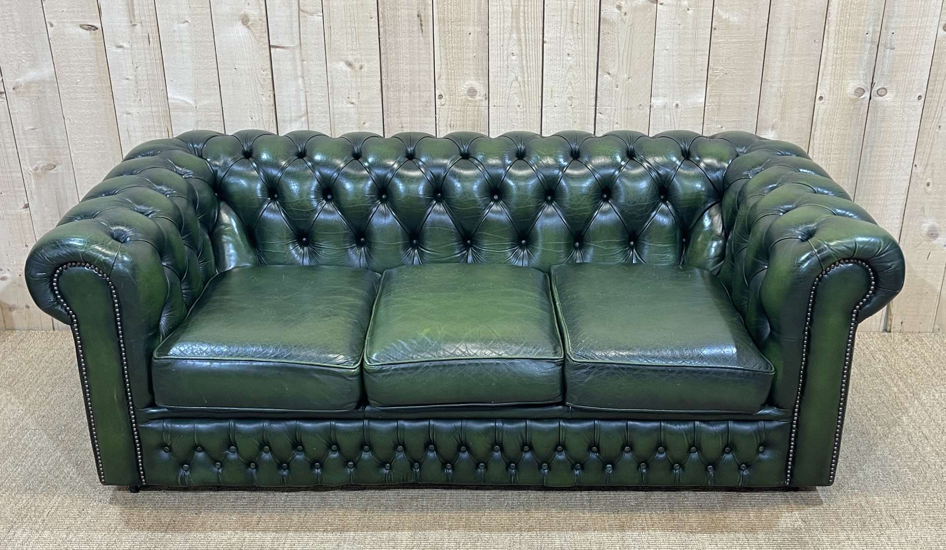 Chesterfield 3-seater sofa in green leather from the 80s